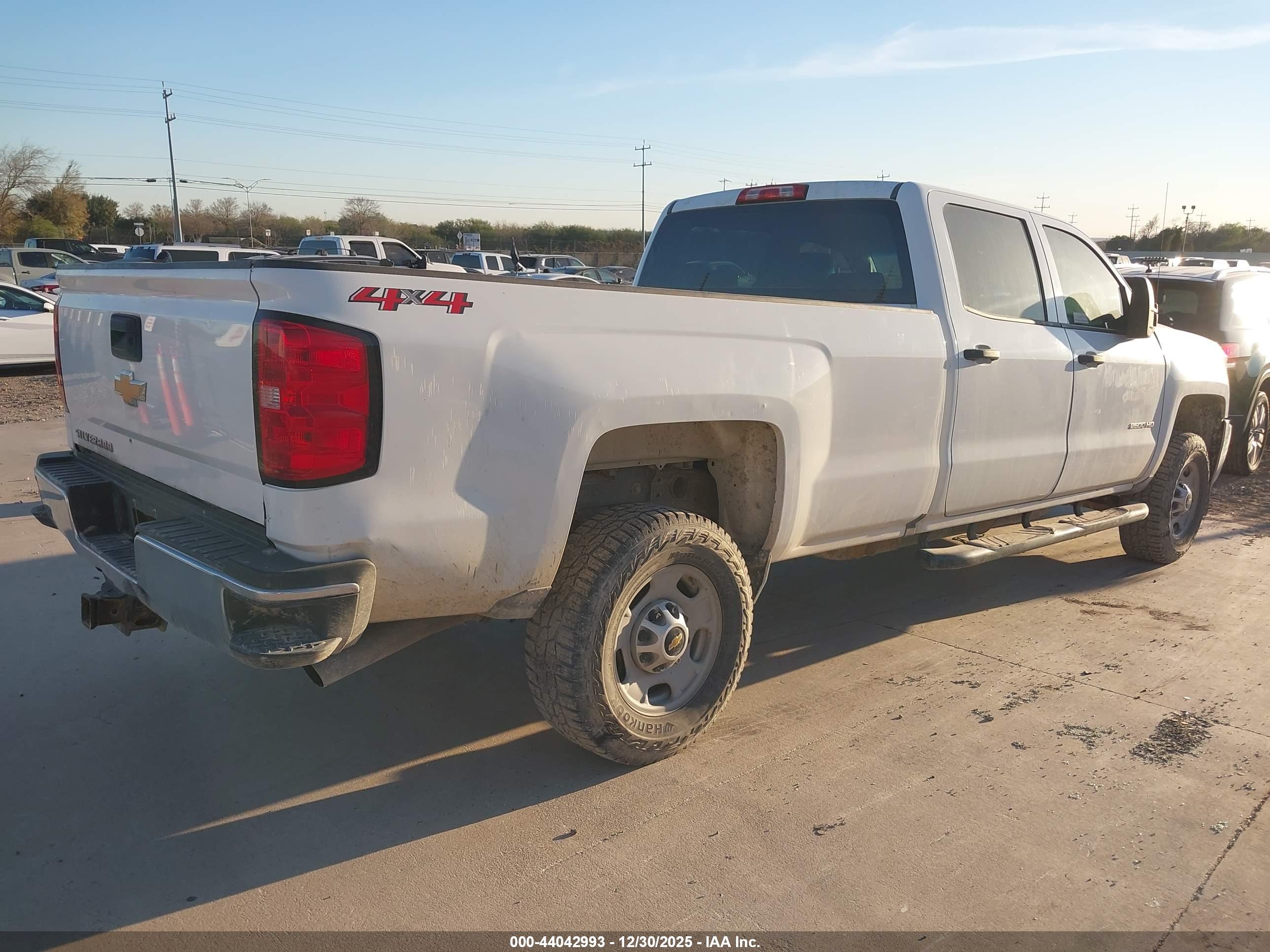 CHEVROLET SILVERADO image 4