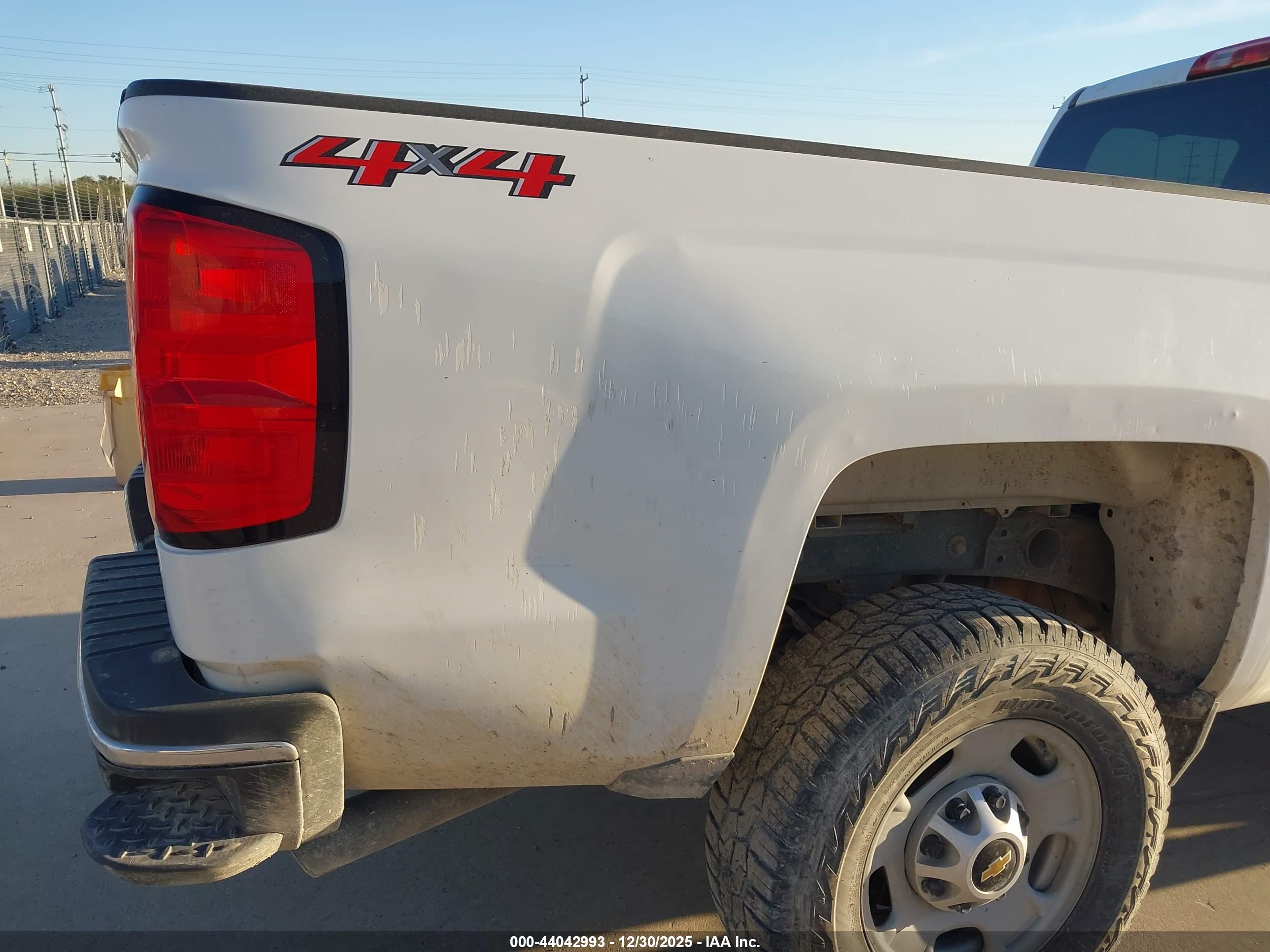 CHEVROLET SILVERADO image 6