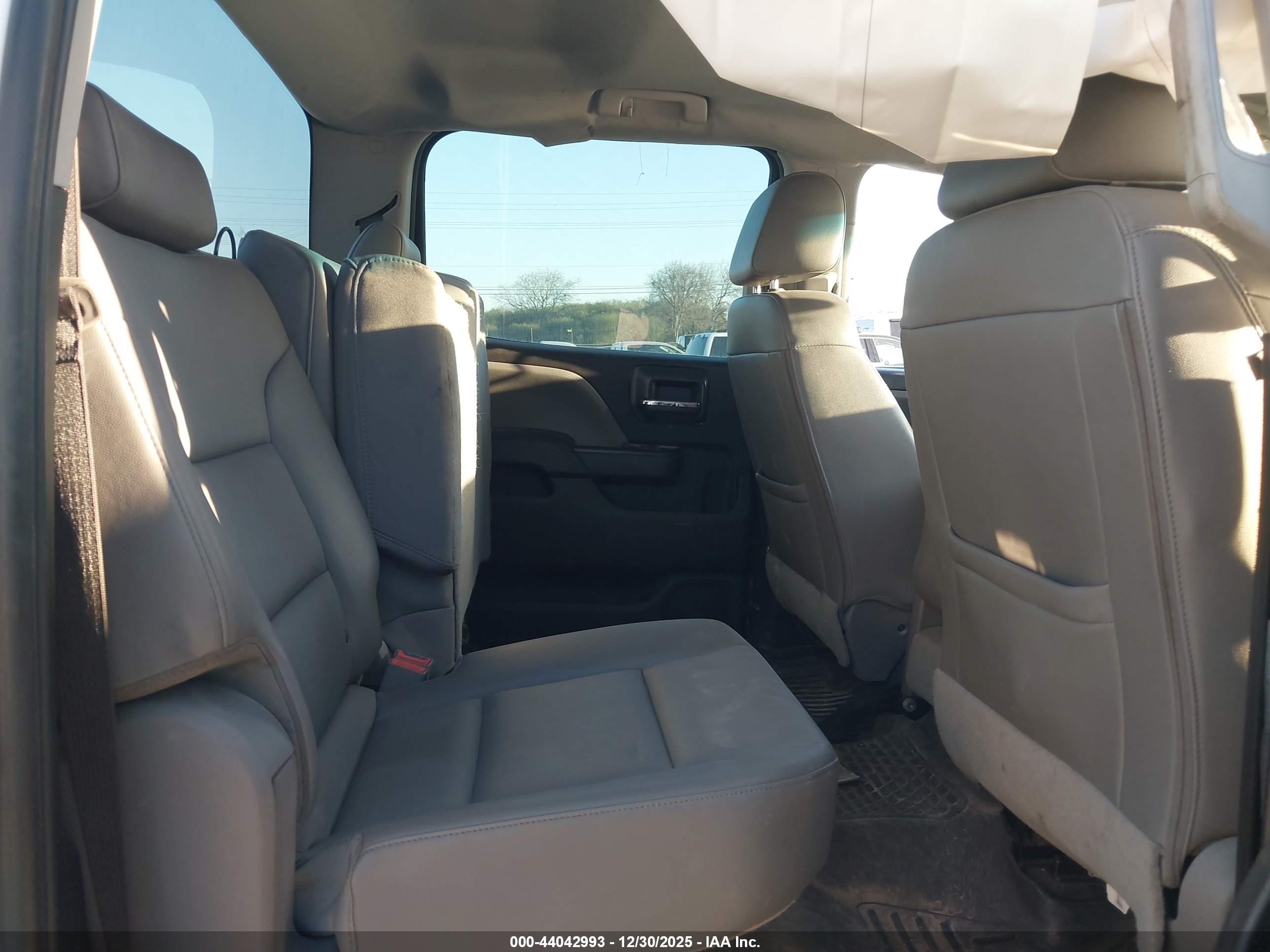 CHEVROLET SILVERADO image 8