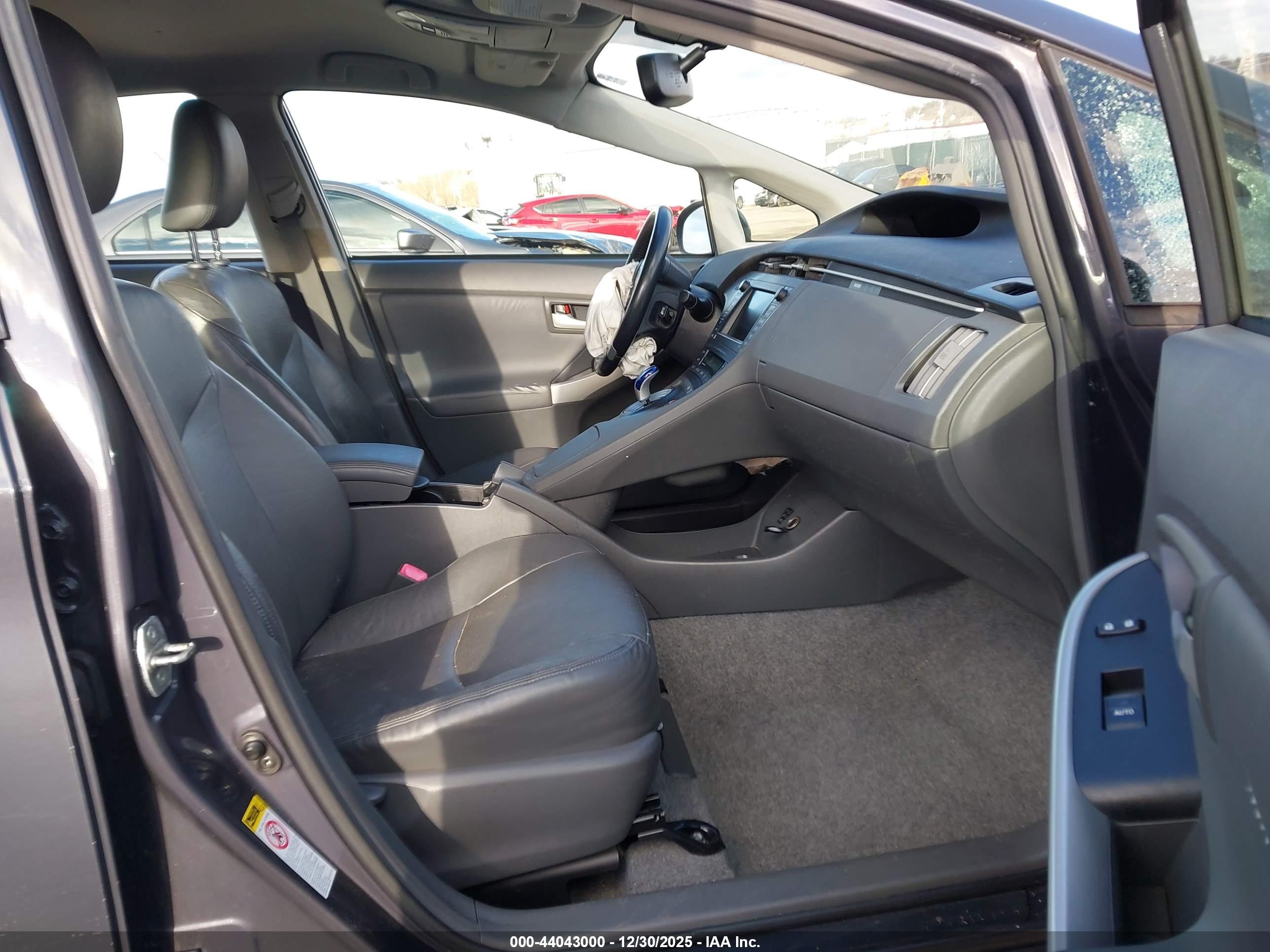 TOYOTA PRIUS image 5