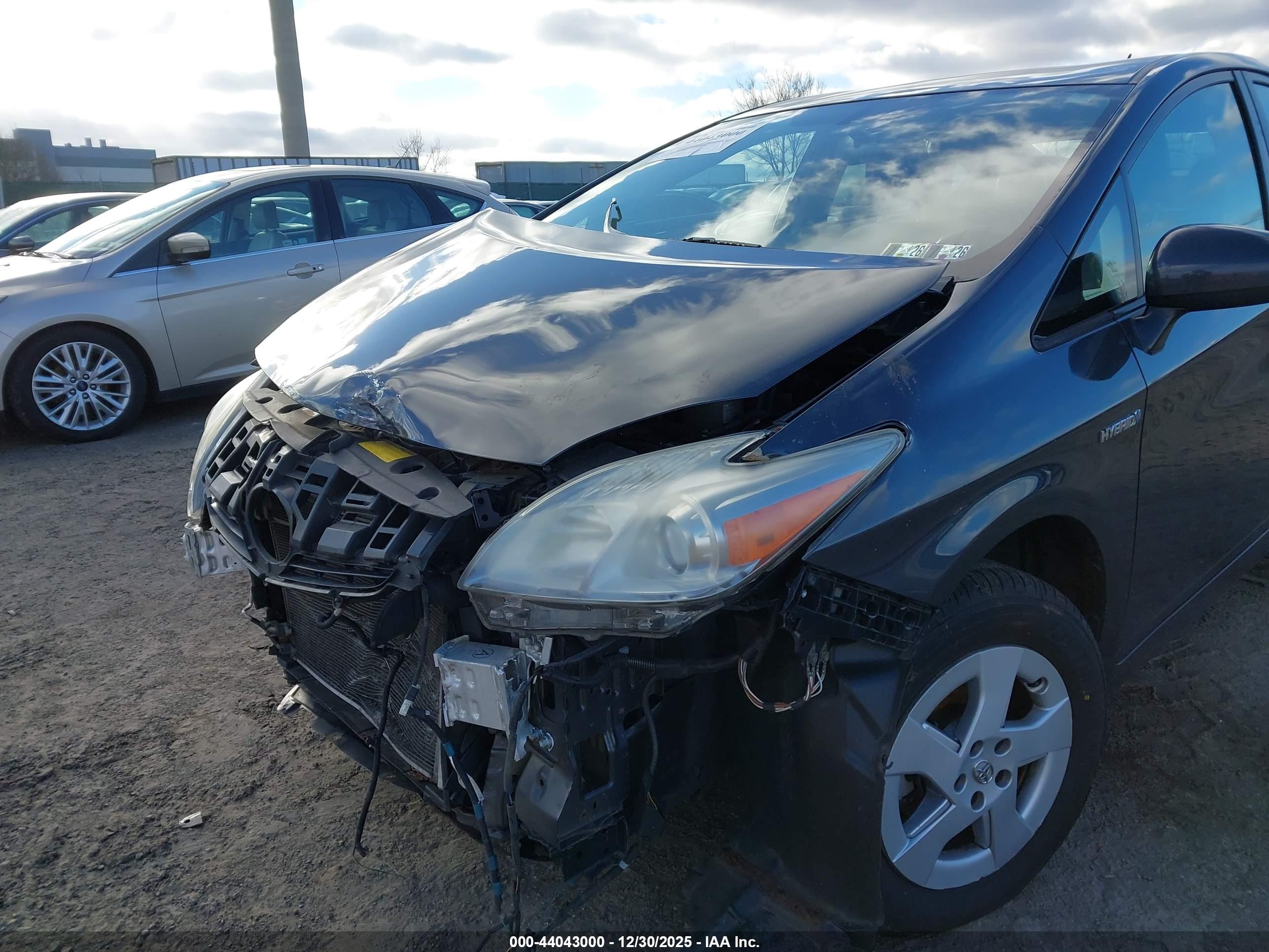 TOYOTA PRIUS image 6