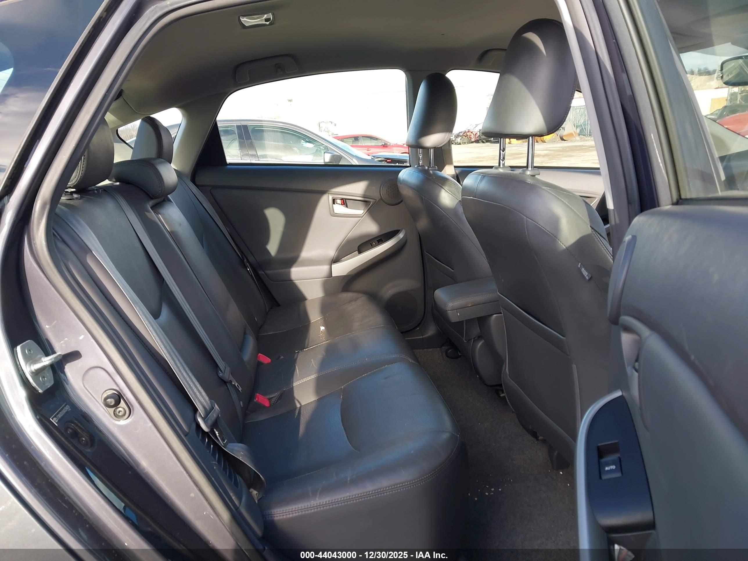 TOYOTA PRIUS image 8