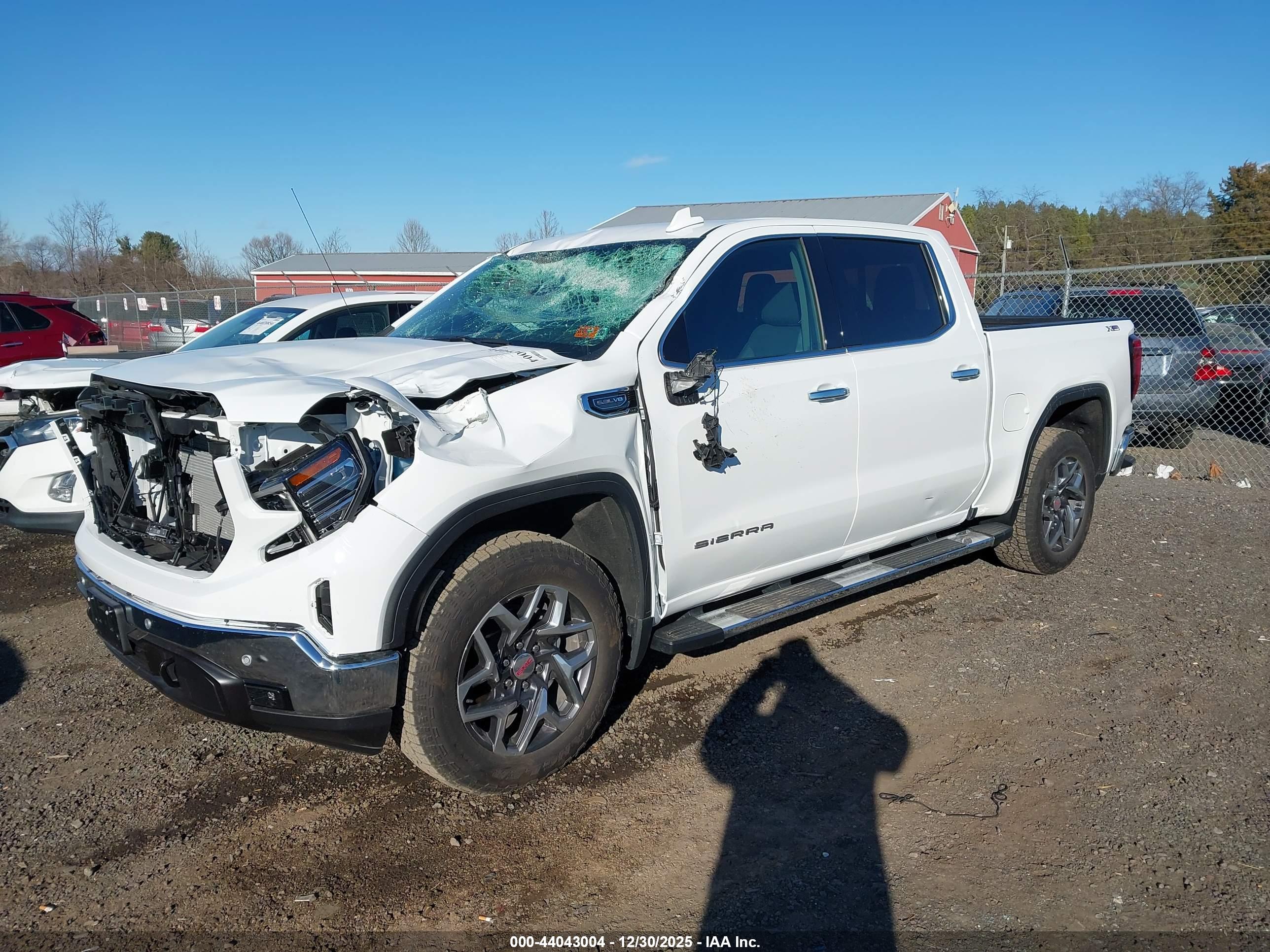 GMC SIERRA image 2