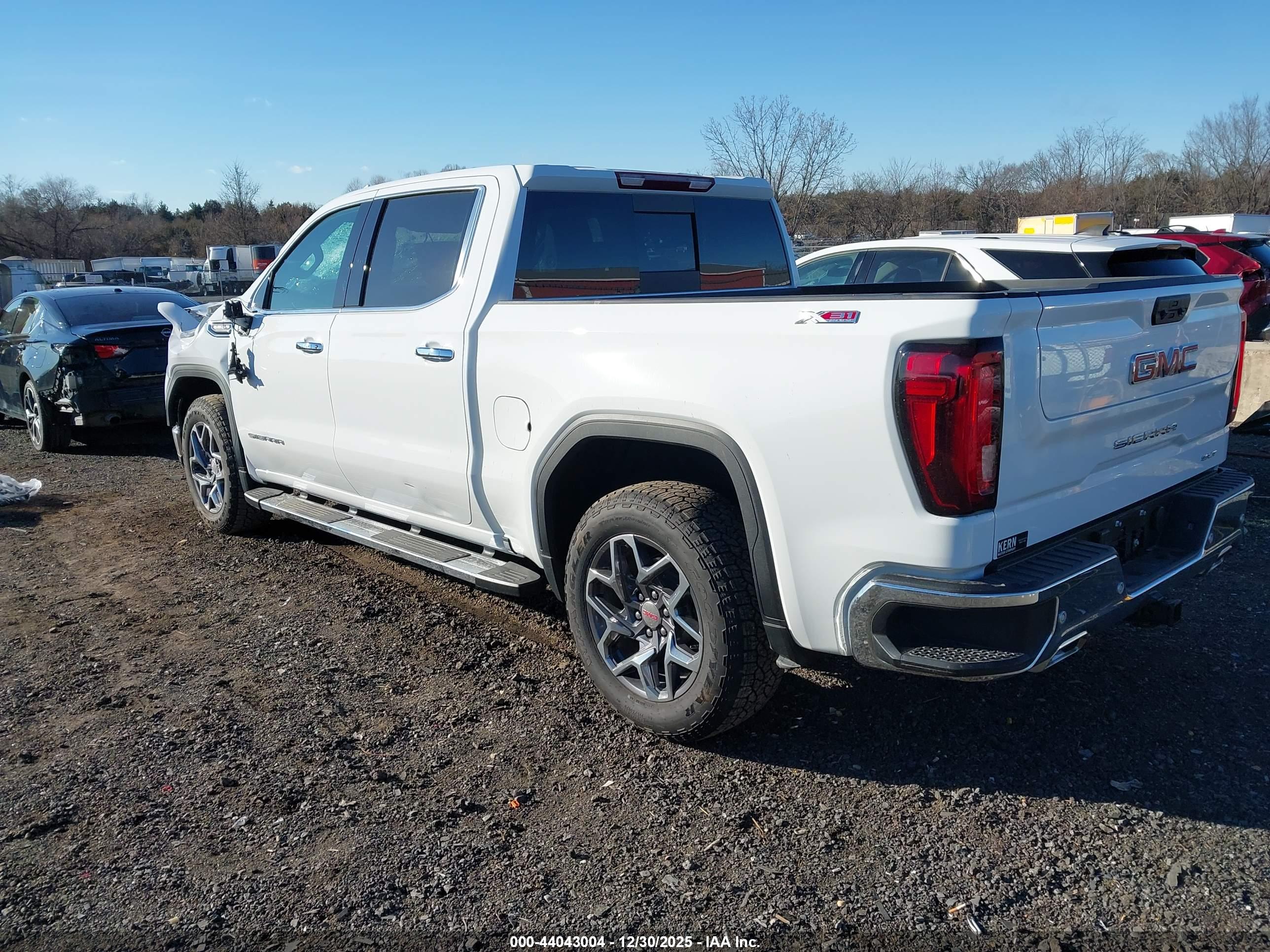 GMC SIERRA image 3