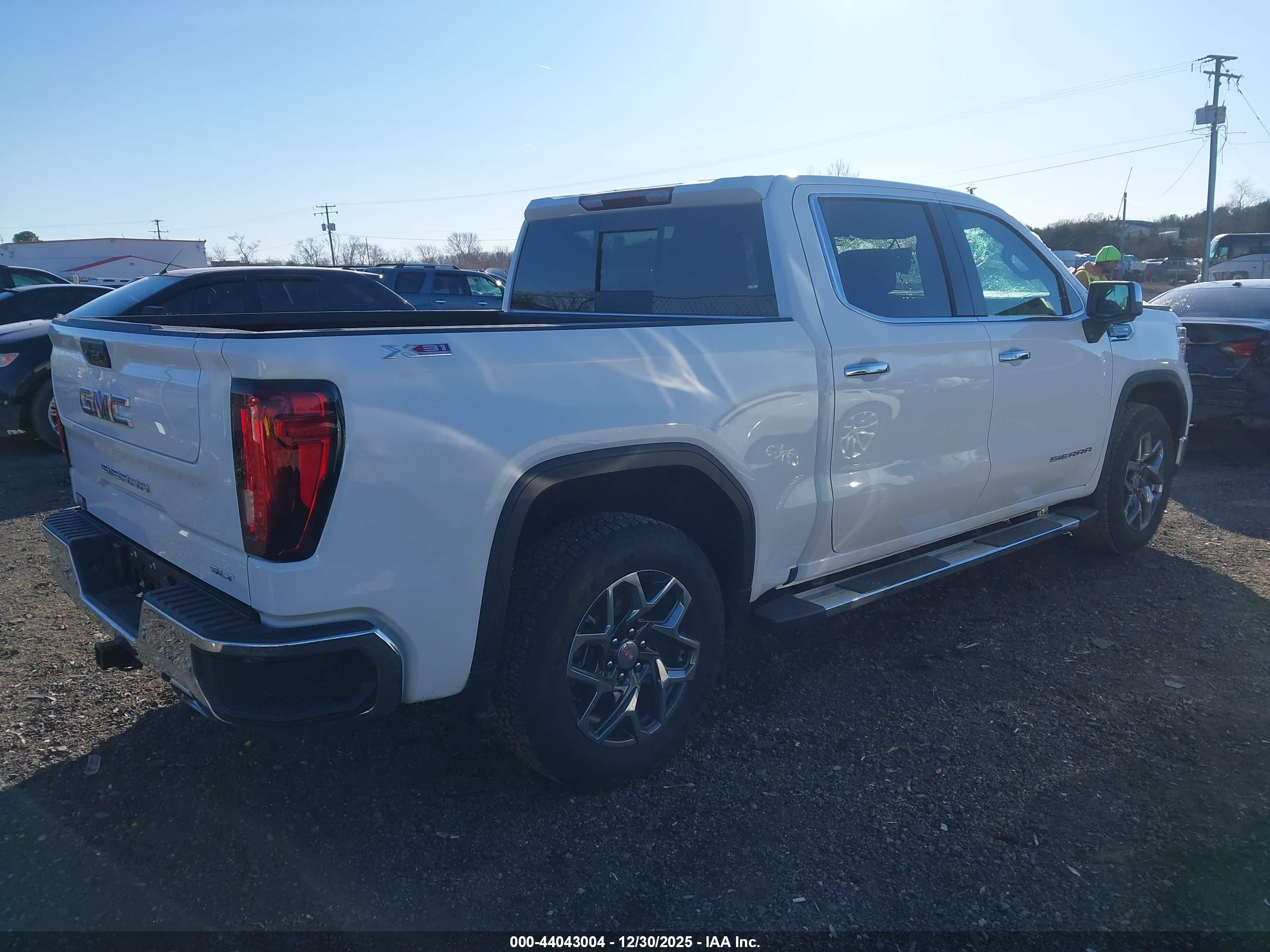 GMC SIERRA image 4