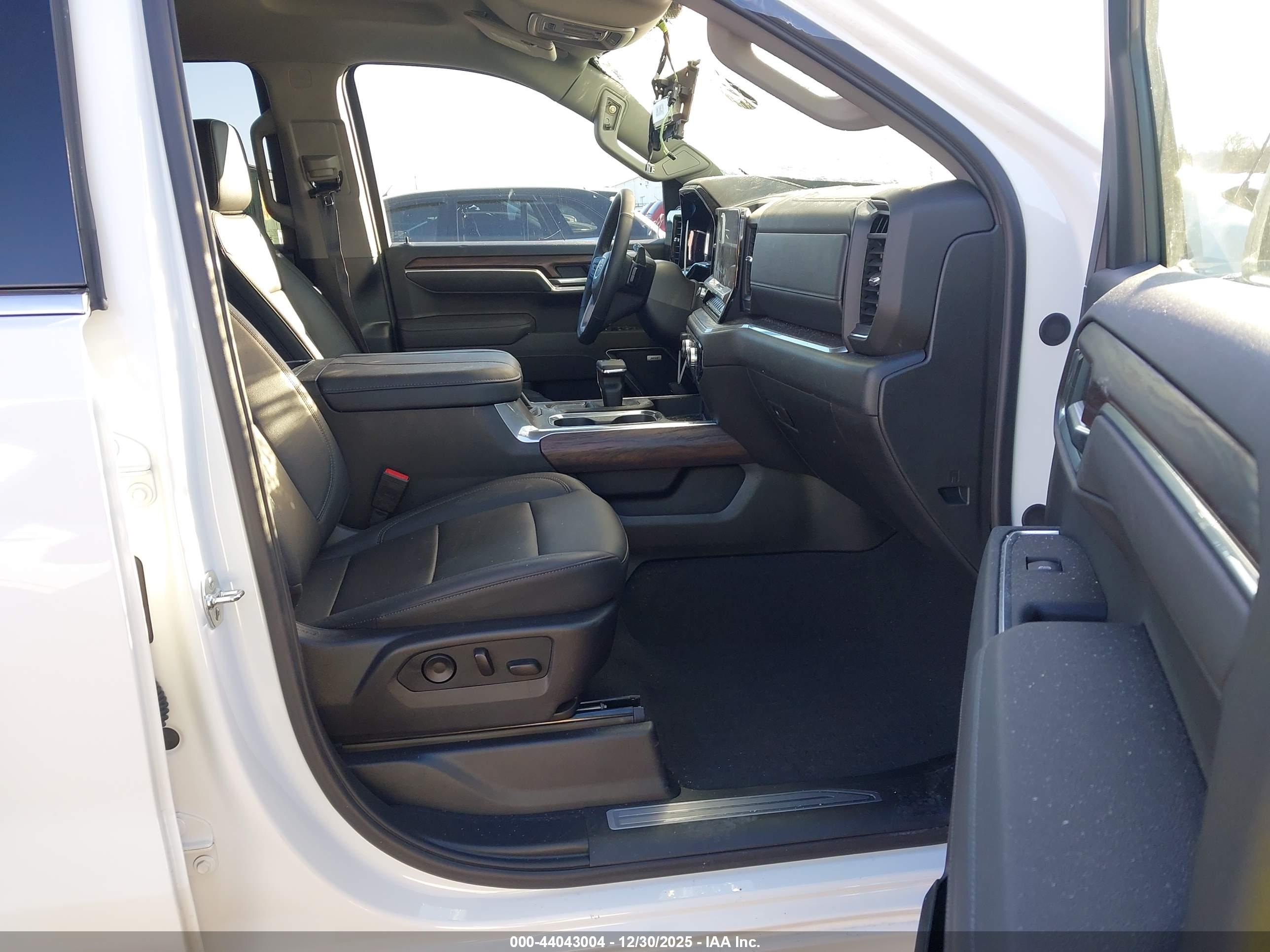 GMC SIERRA image 5