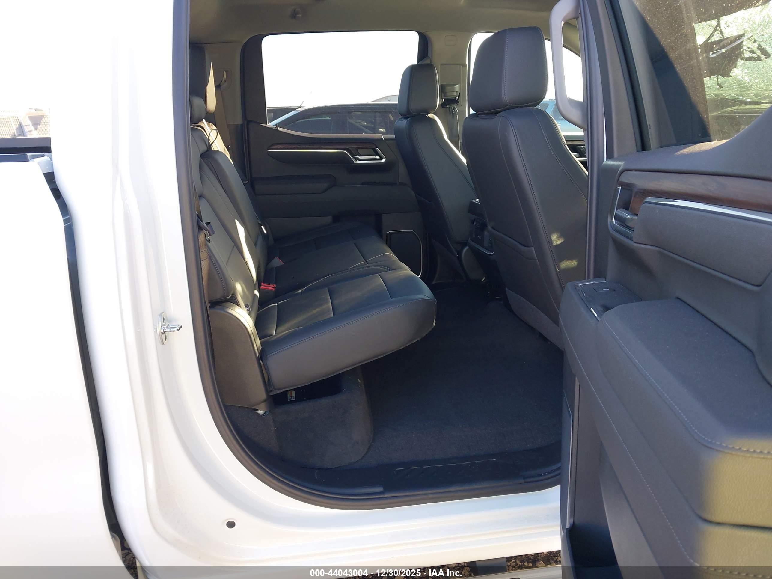 GMC SIERRA image 8