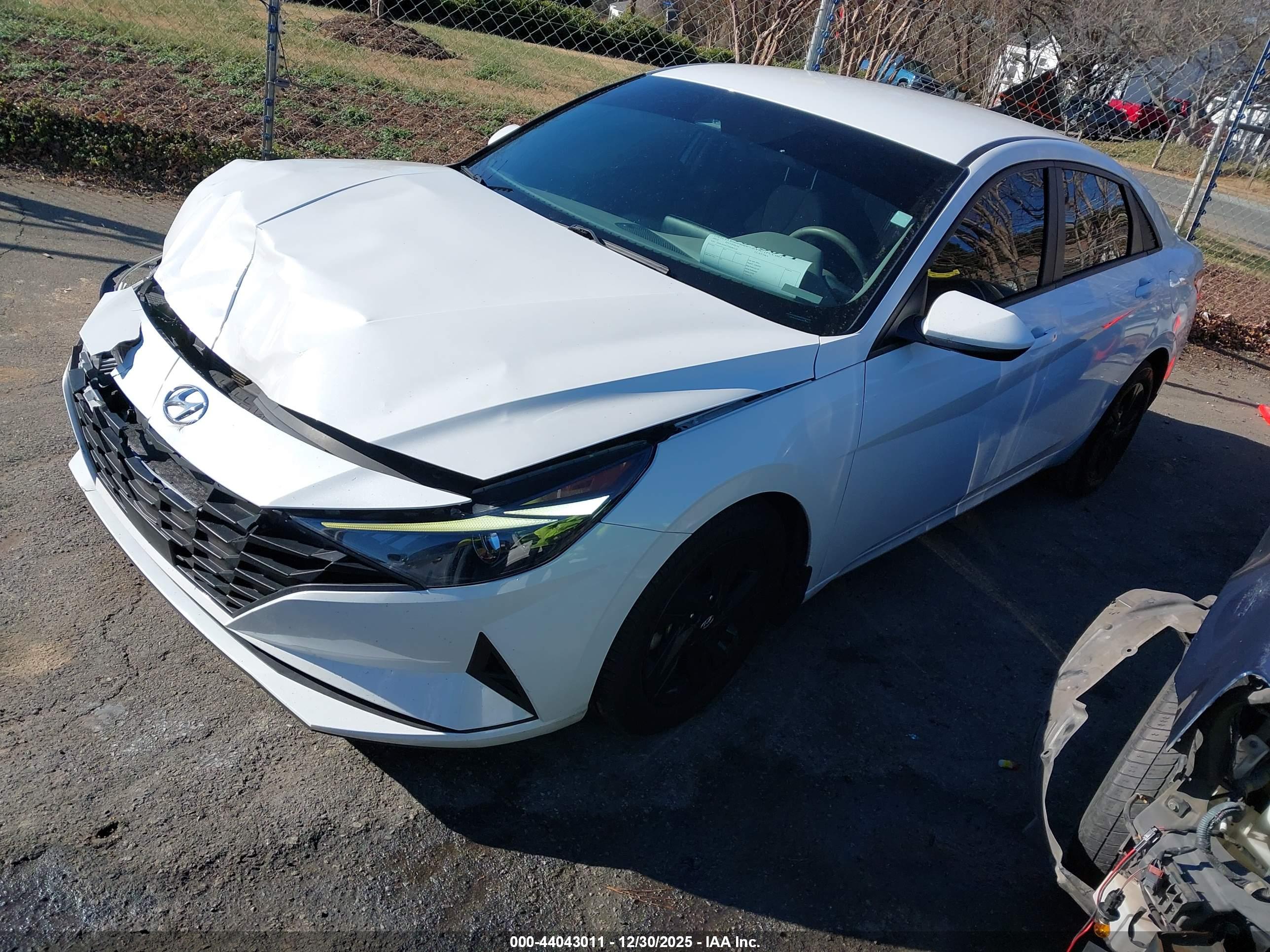 HYUNDAI ELANTRA image 2