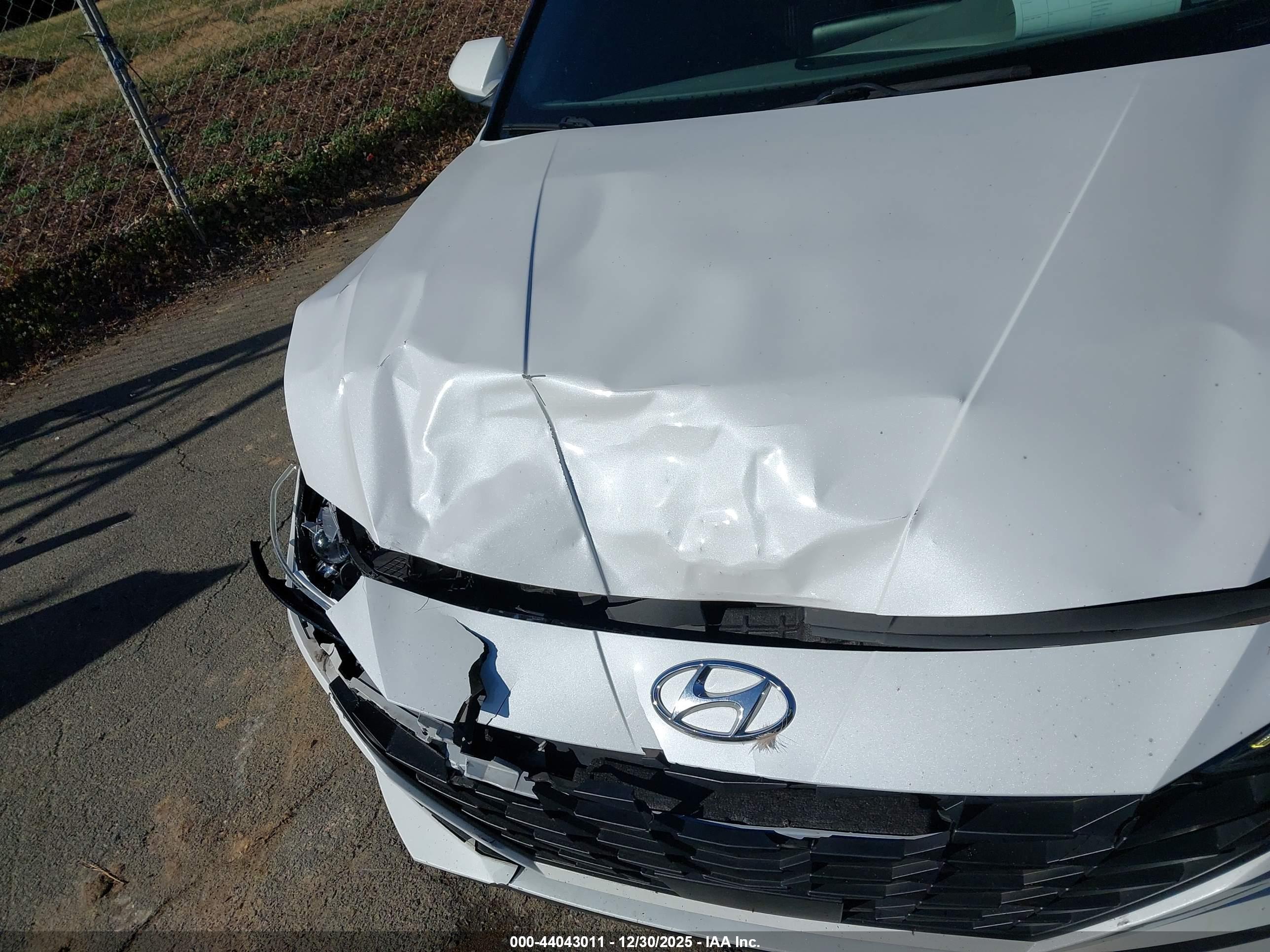 HYUNDAI ELANTRA image 6
