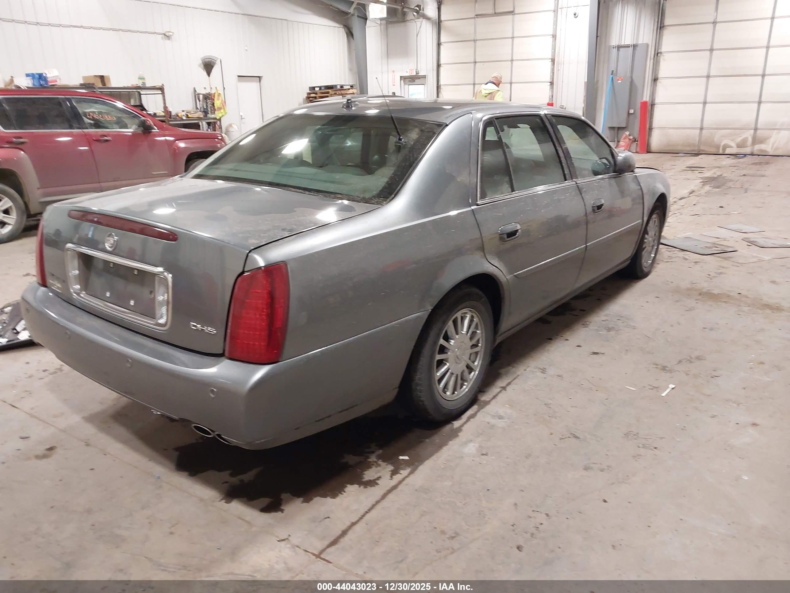CADILLAC DEVILLE image 4