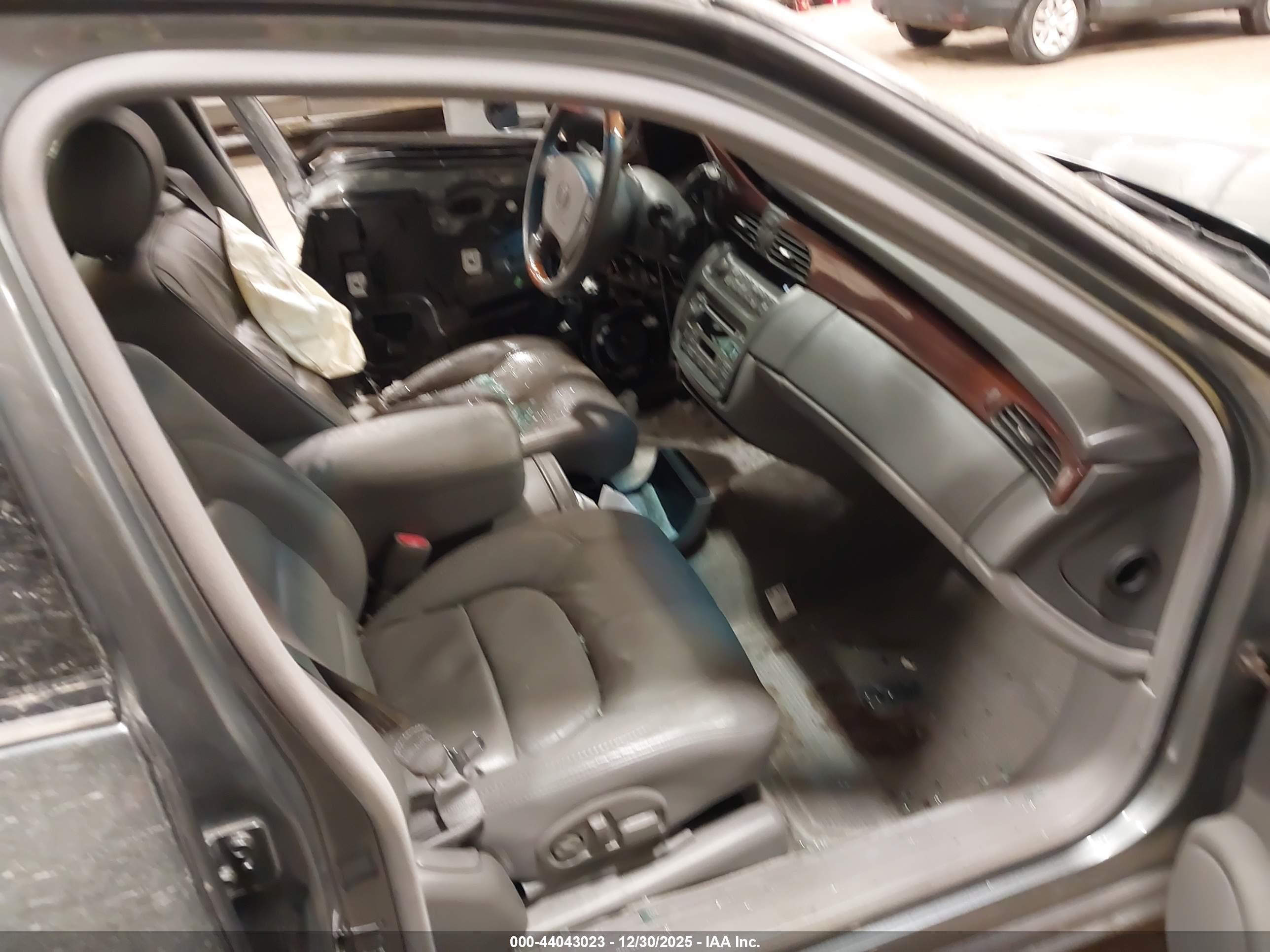 CADILLAC DEVILLE image 5