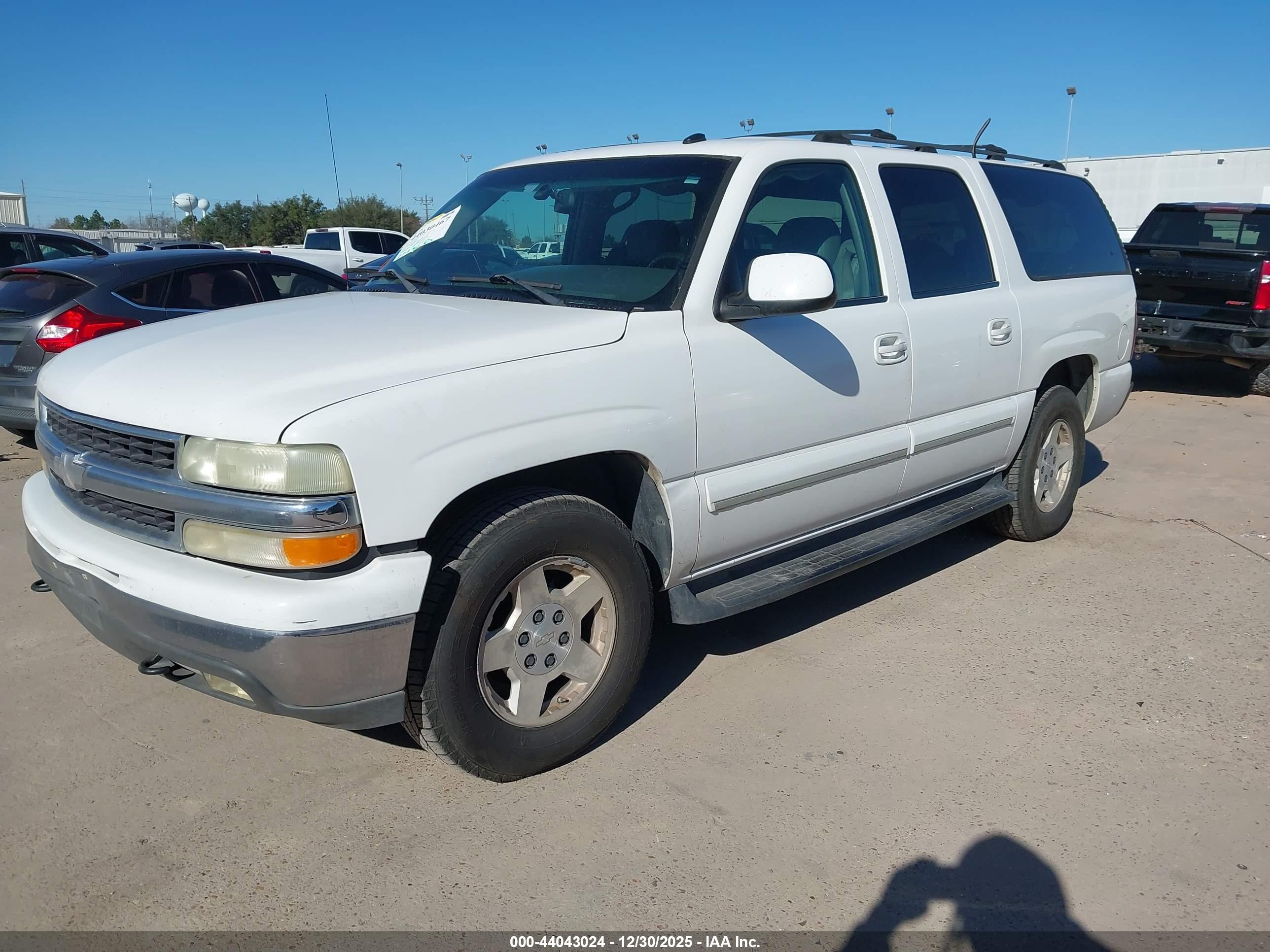 CHEVROLET SUBURBAN image 2