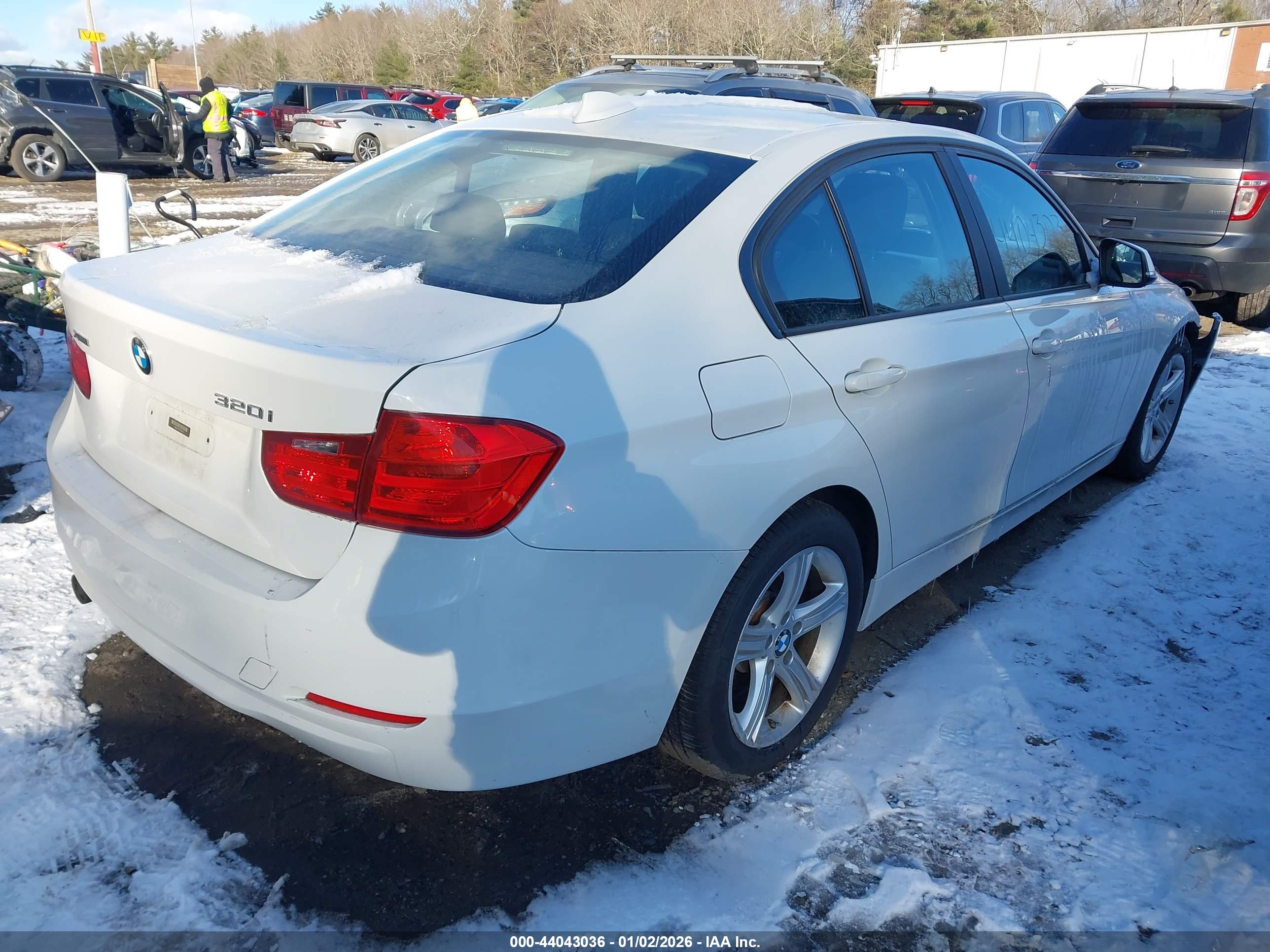 BMW 320I image 4