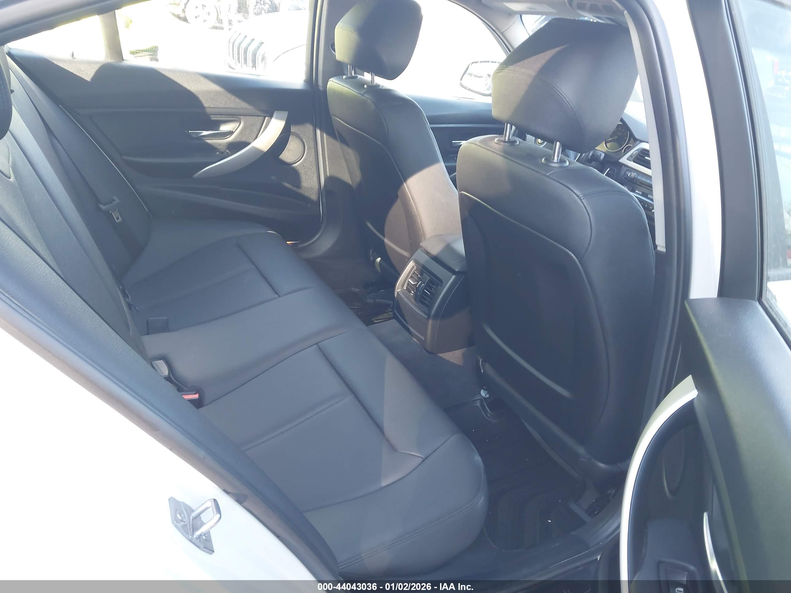 BMW 320I image 8