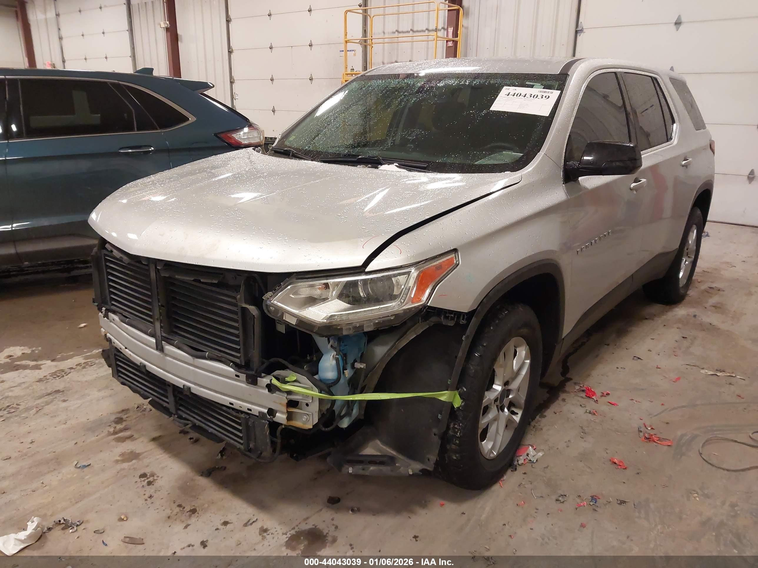 CHEVROLET TRAVERSE image 2