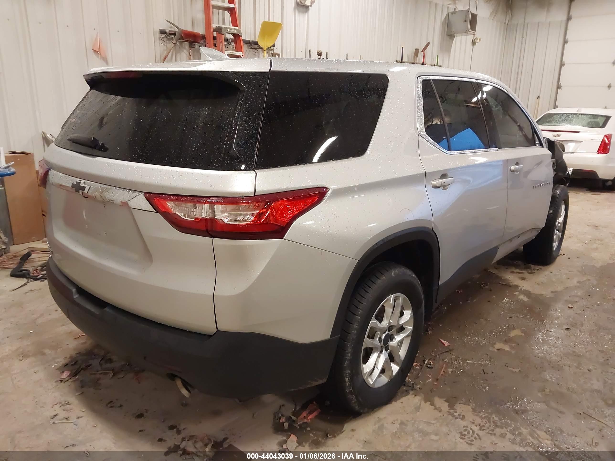 CHEVROLET TRAVERSE image 4