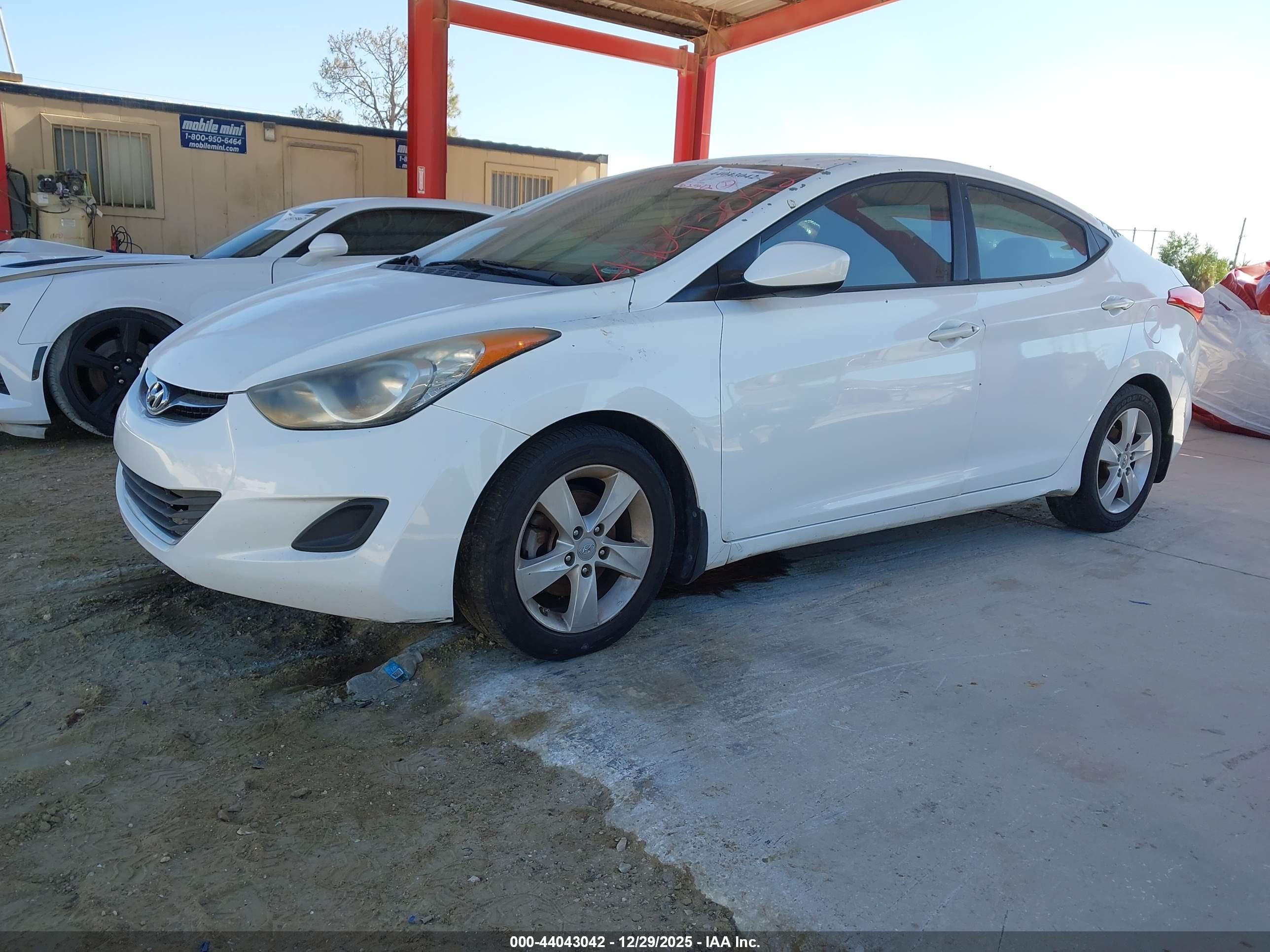 HYUNDAI ELANTRA image 2