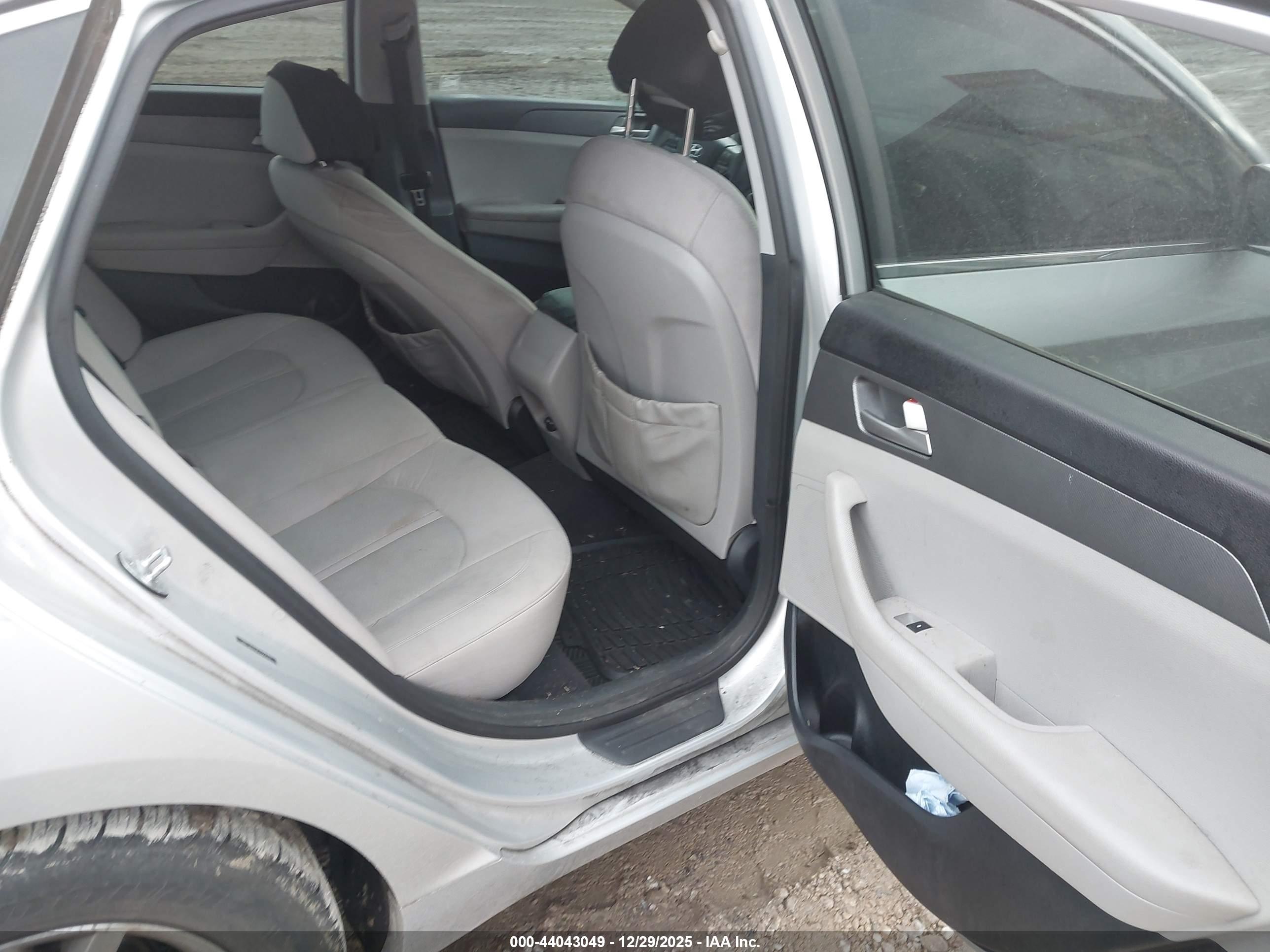 HYUNDAI SONATA image 8