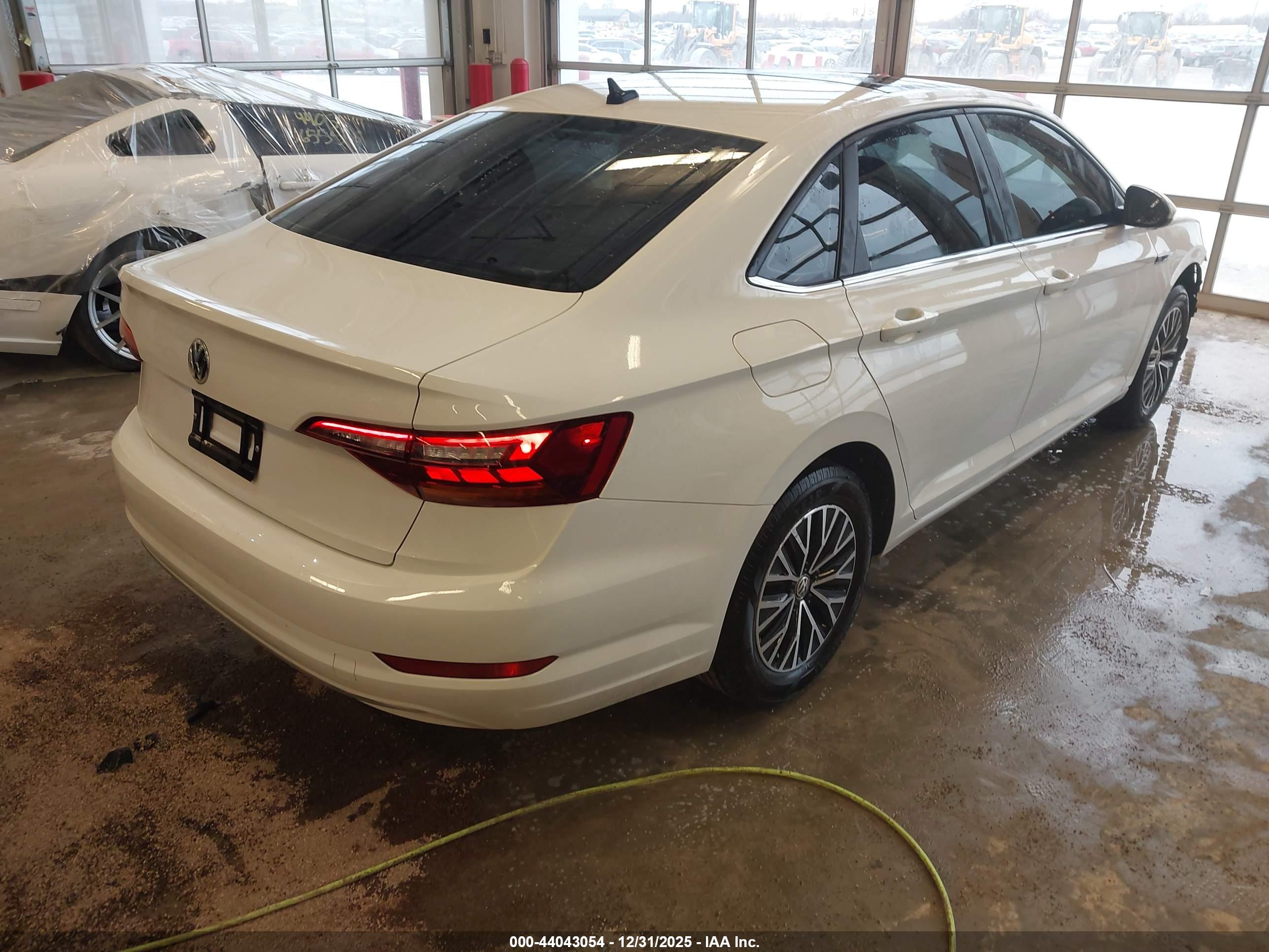 VOLKSWAGEN JETTA image 4