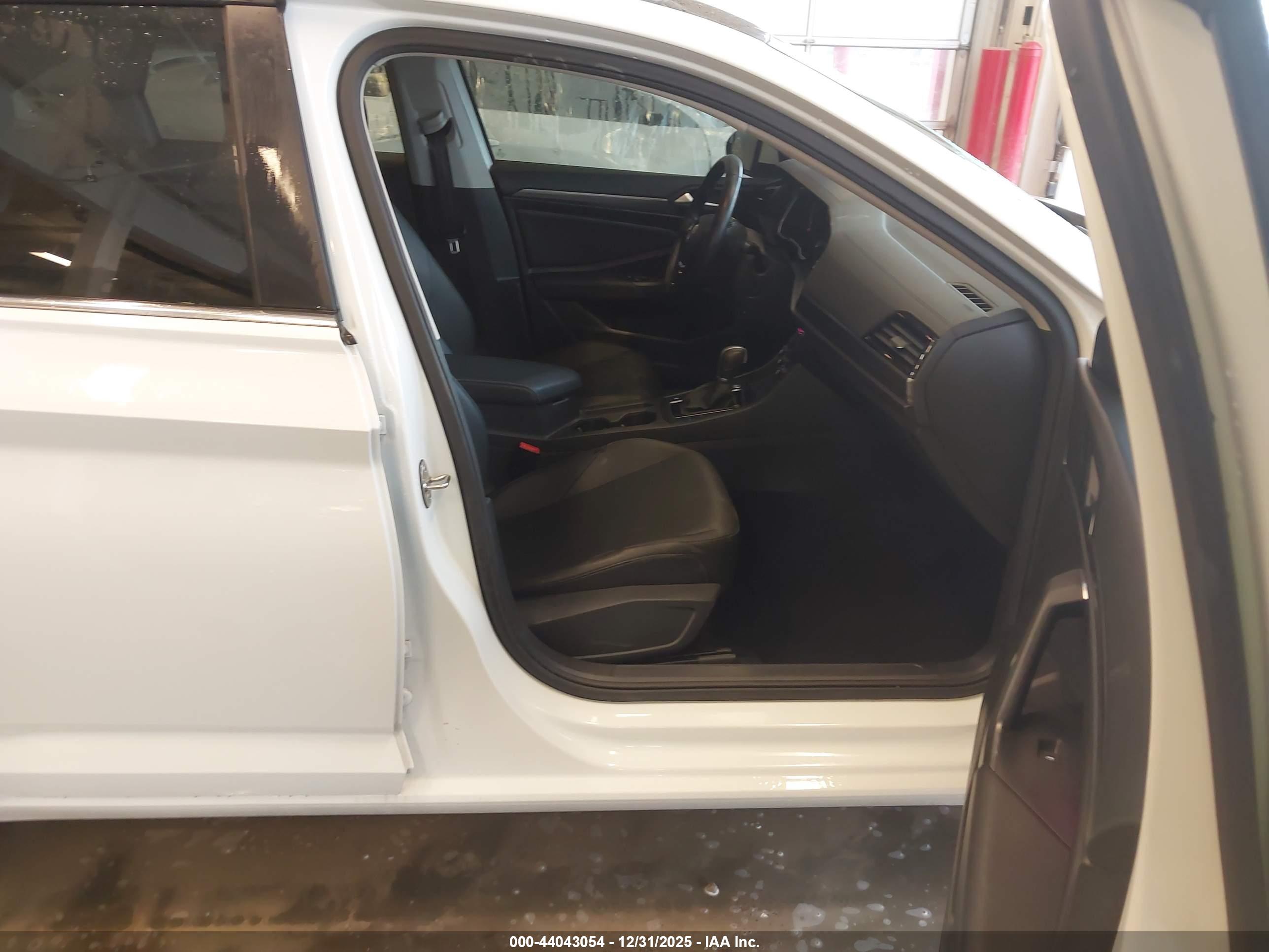 VOLKSWAGEN JETTA image 5