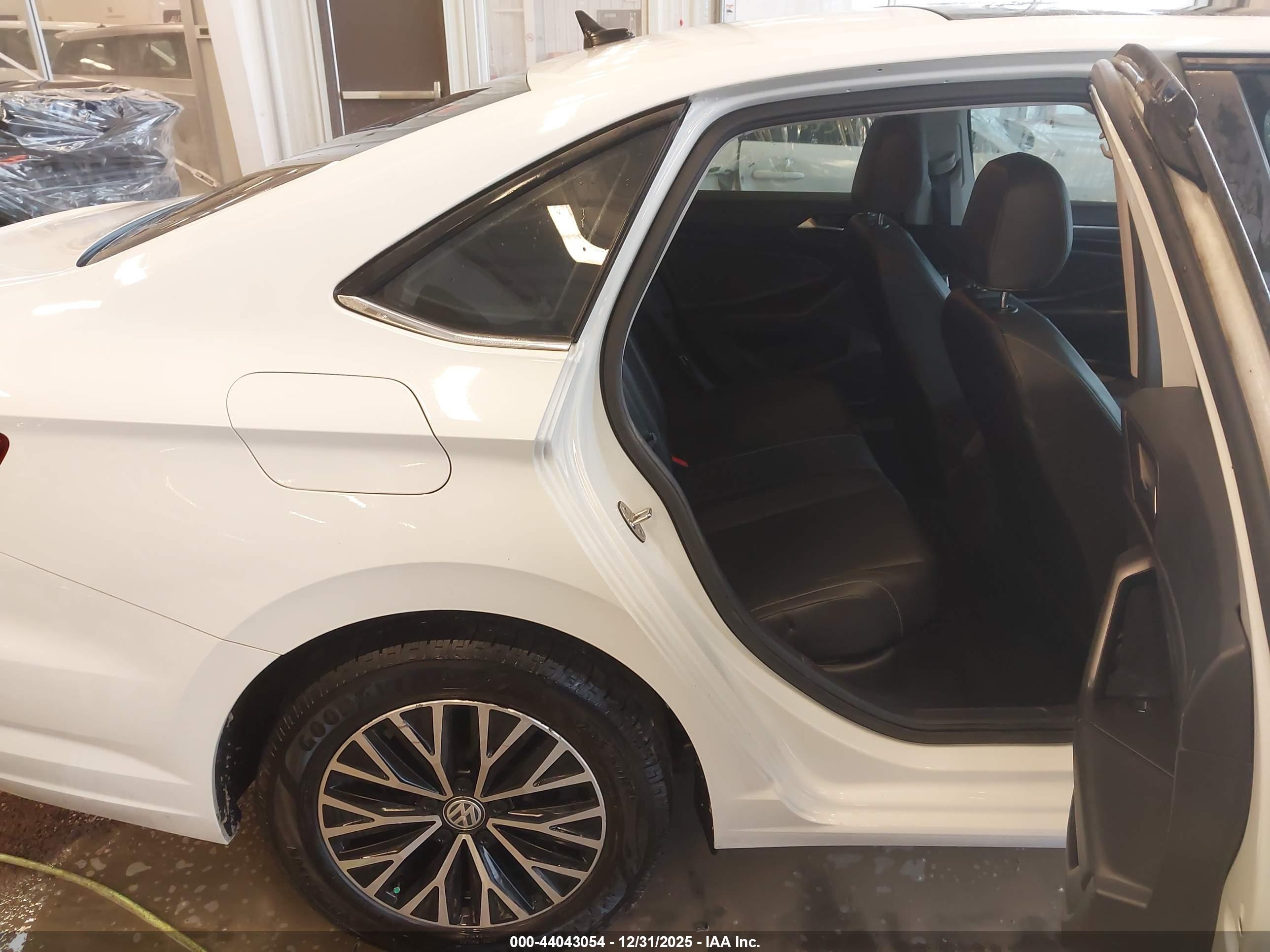 VOLKSWAGEN JETTA image 8