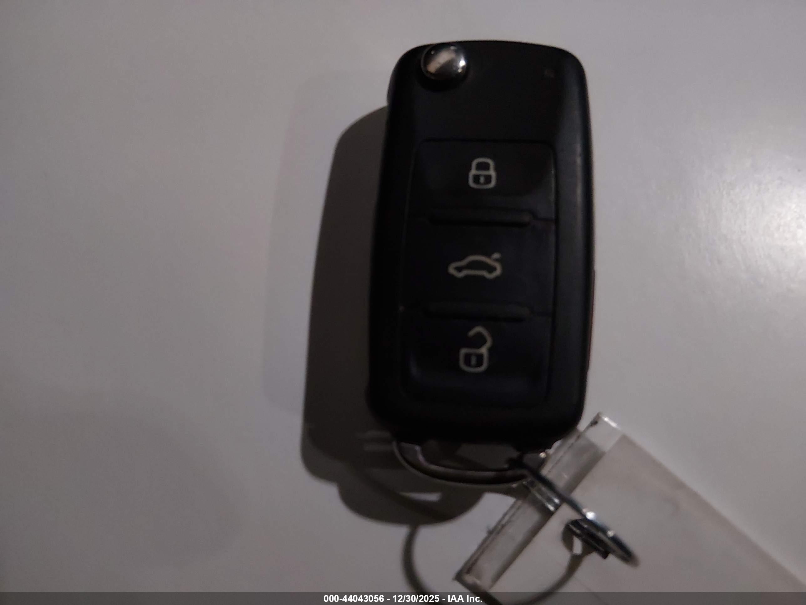 VOLKSWAGEN JETTA image 11