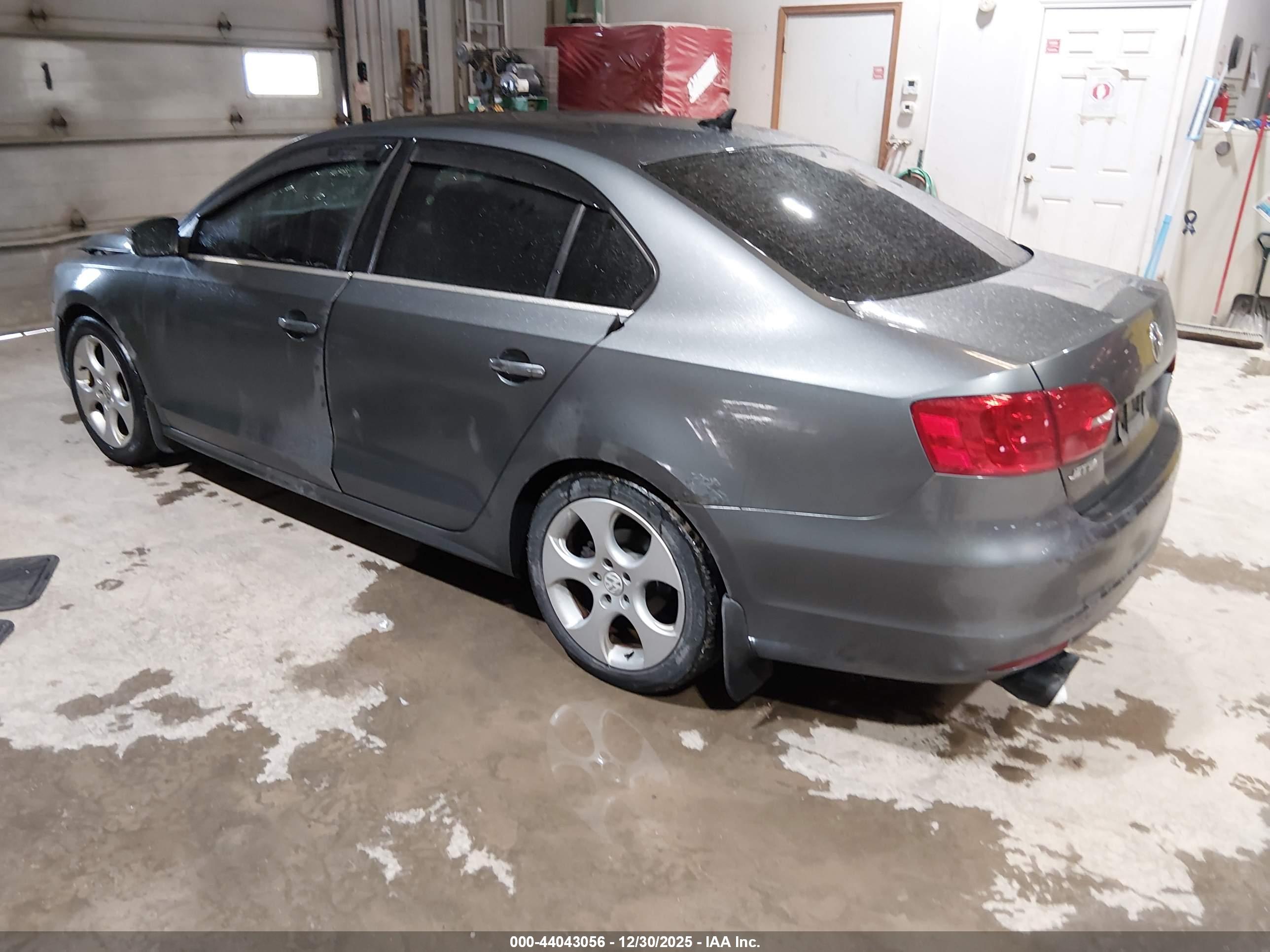 VOLKSWAGEN JETTA image 3