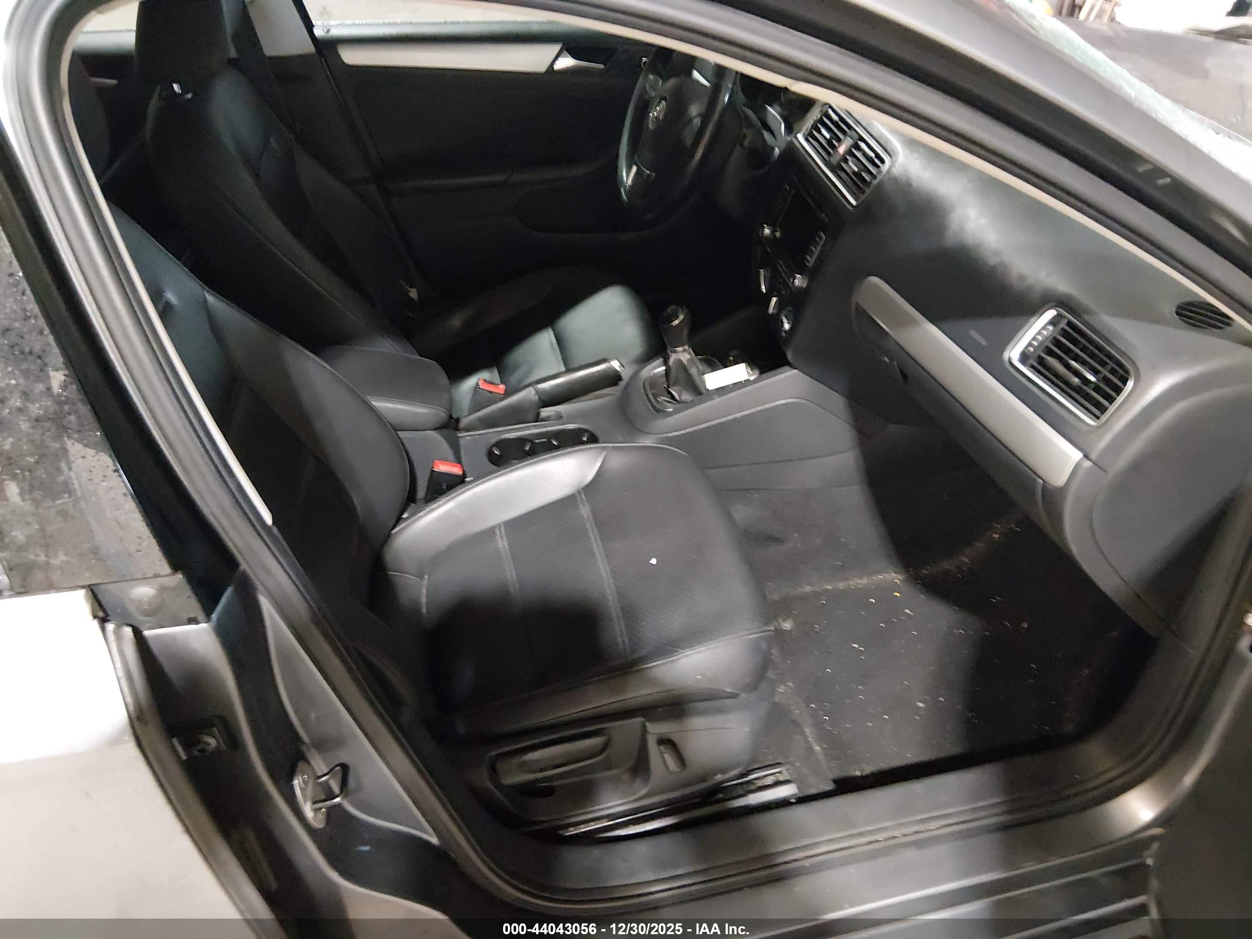 VOLKSWAGEN JETTA image 5