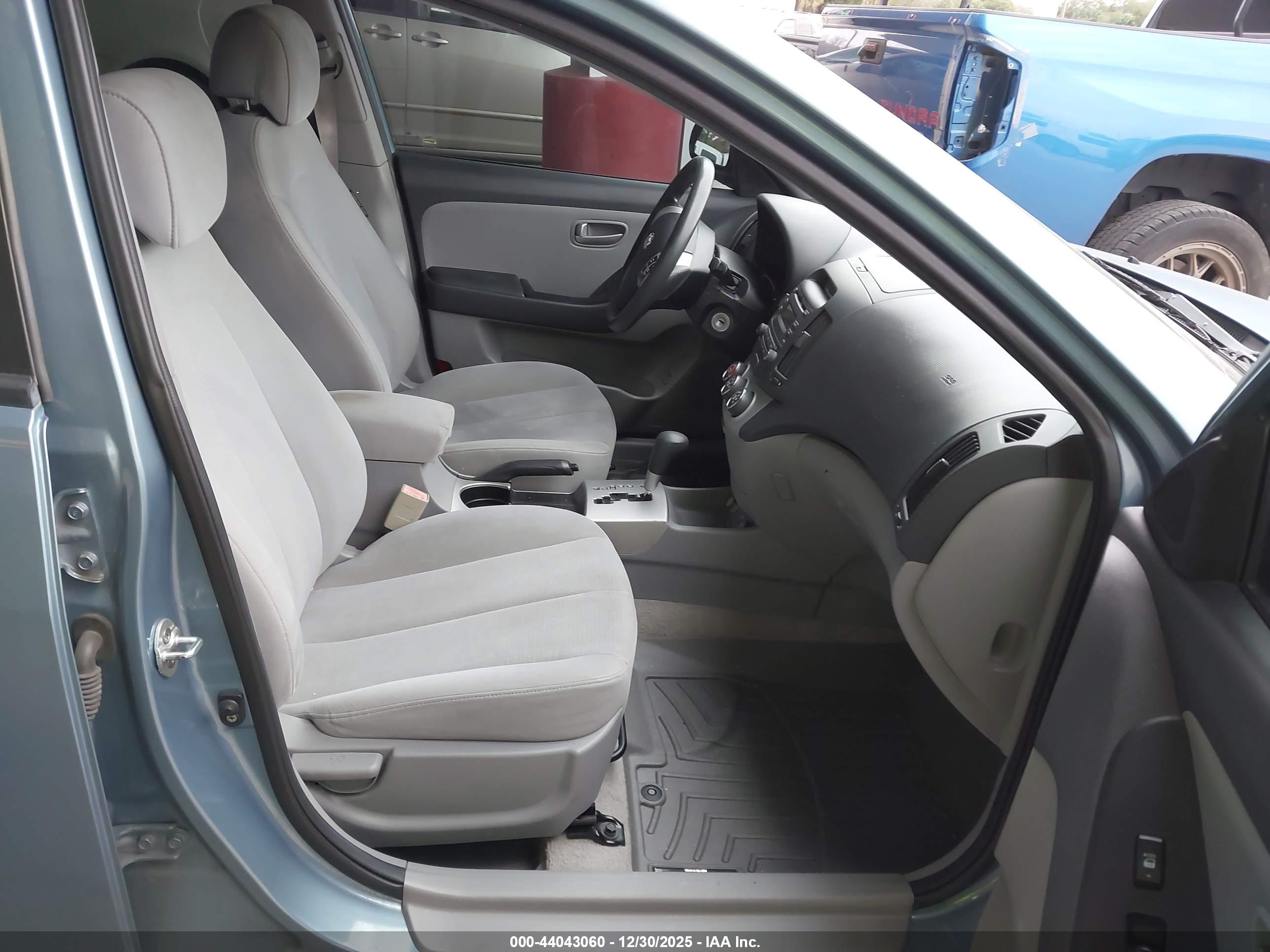 HYUNDAI ELANTRA image 5