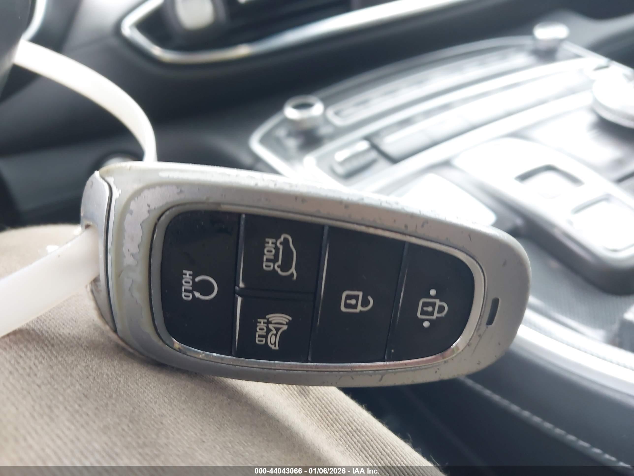 HYUNDAI SANTA image 11