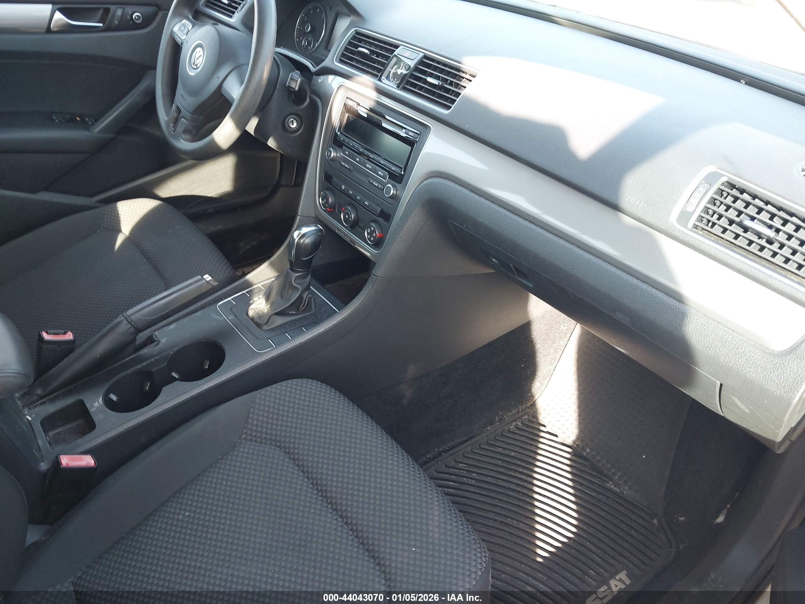 VOLKSWAGEN PASSAT image 5