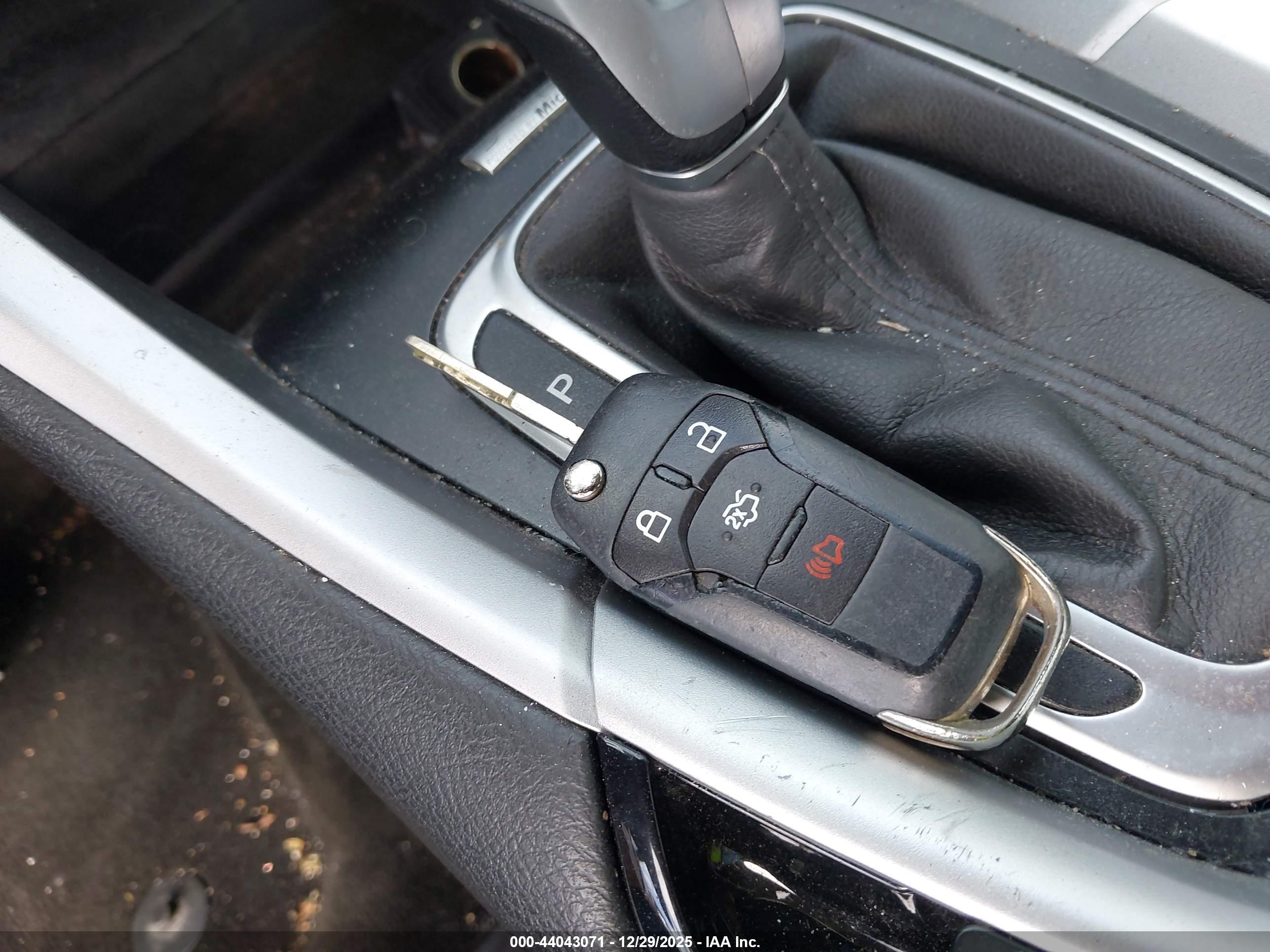 FORD FUSION image 11