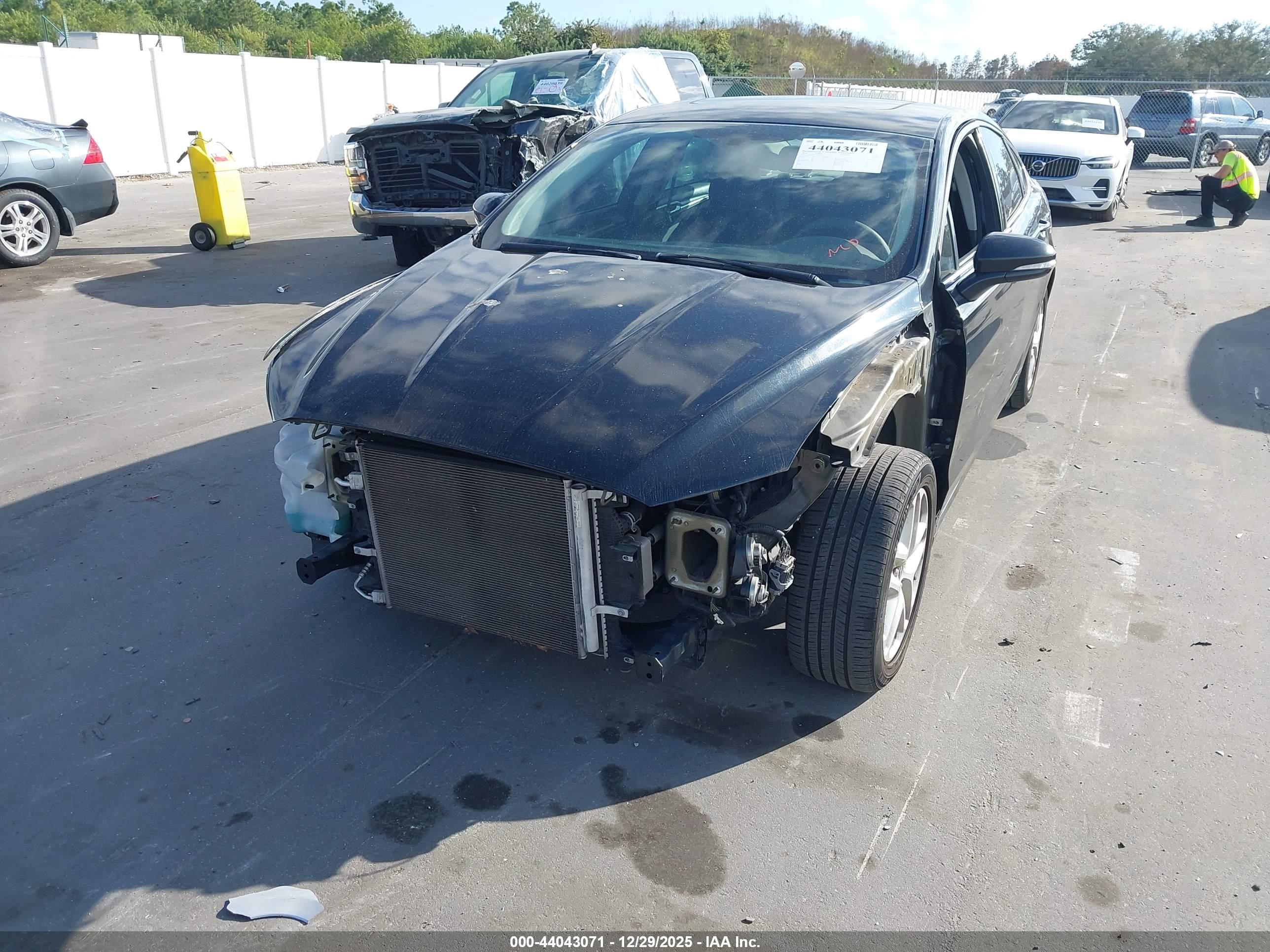 FORD FUSION image 2