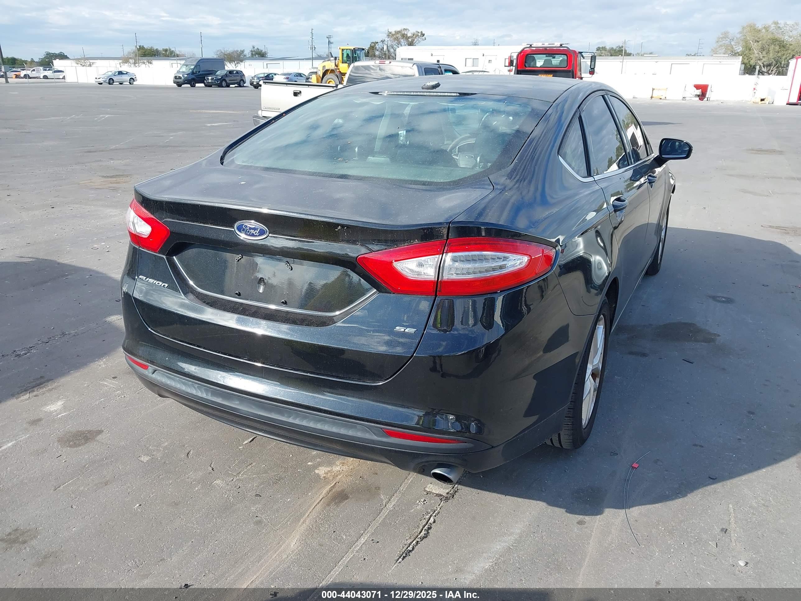 FORD FUSION image 4