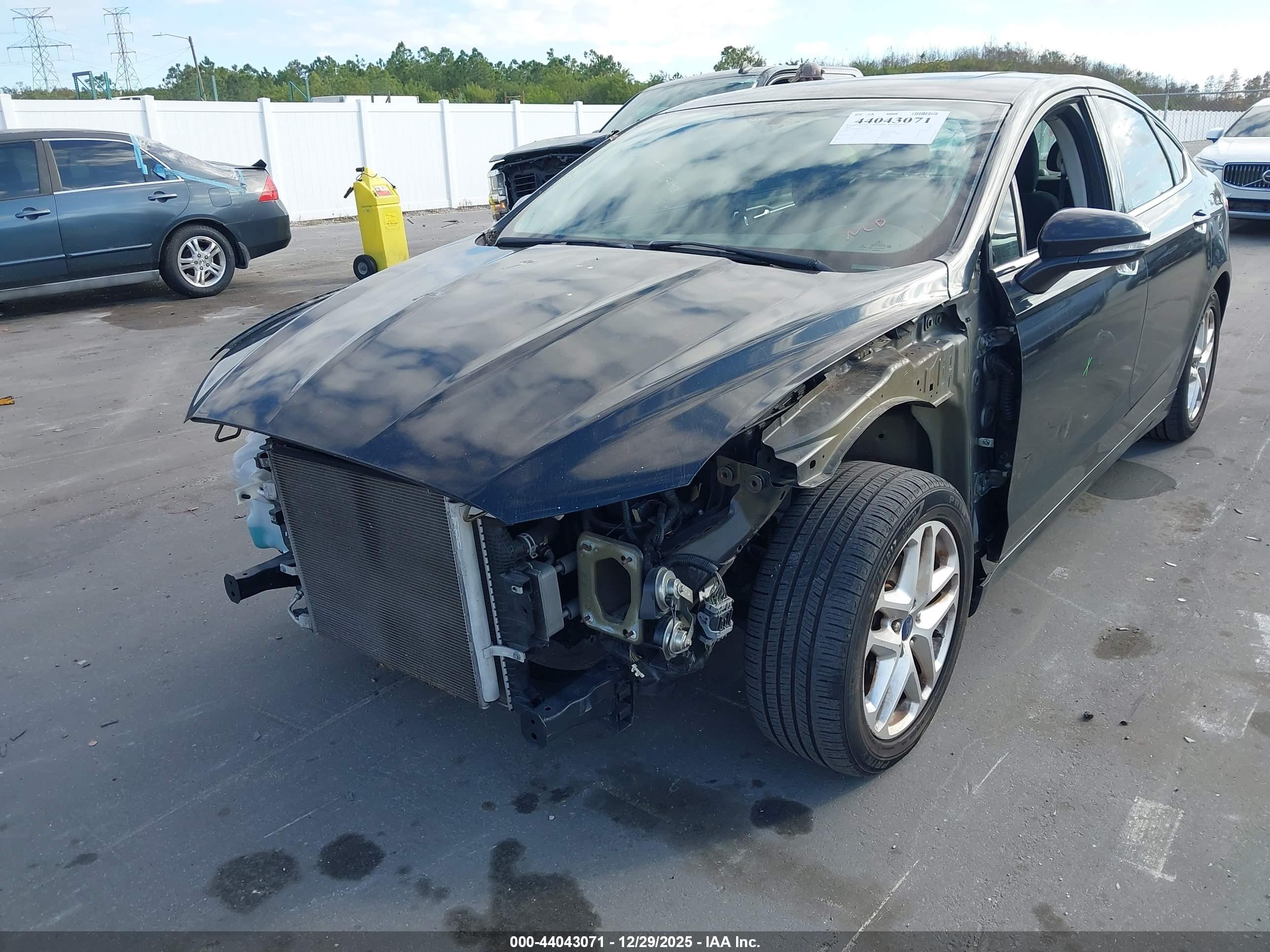 FORD FUSION image 6