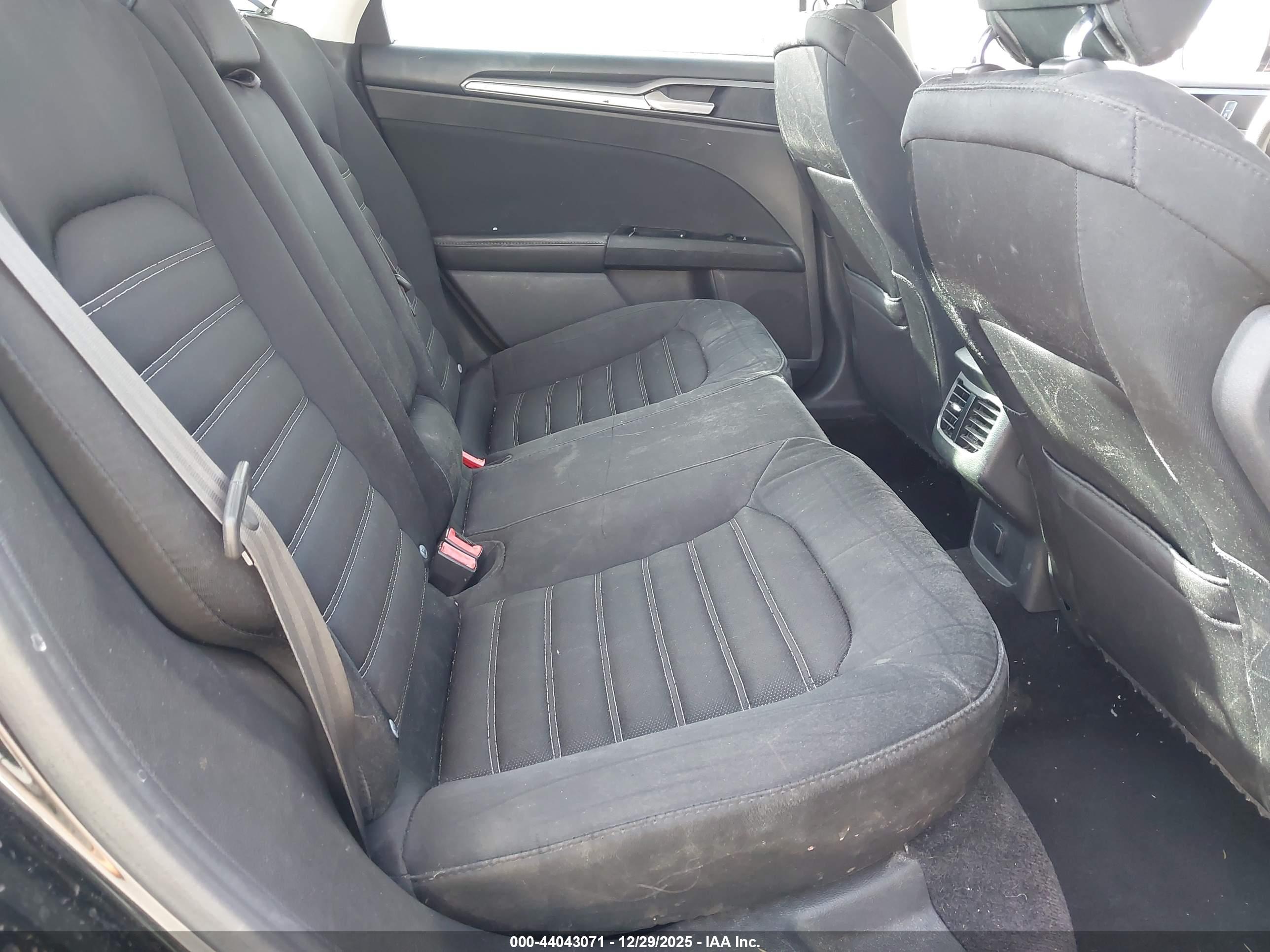 FORD FUSION image 8