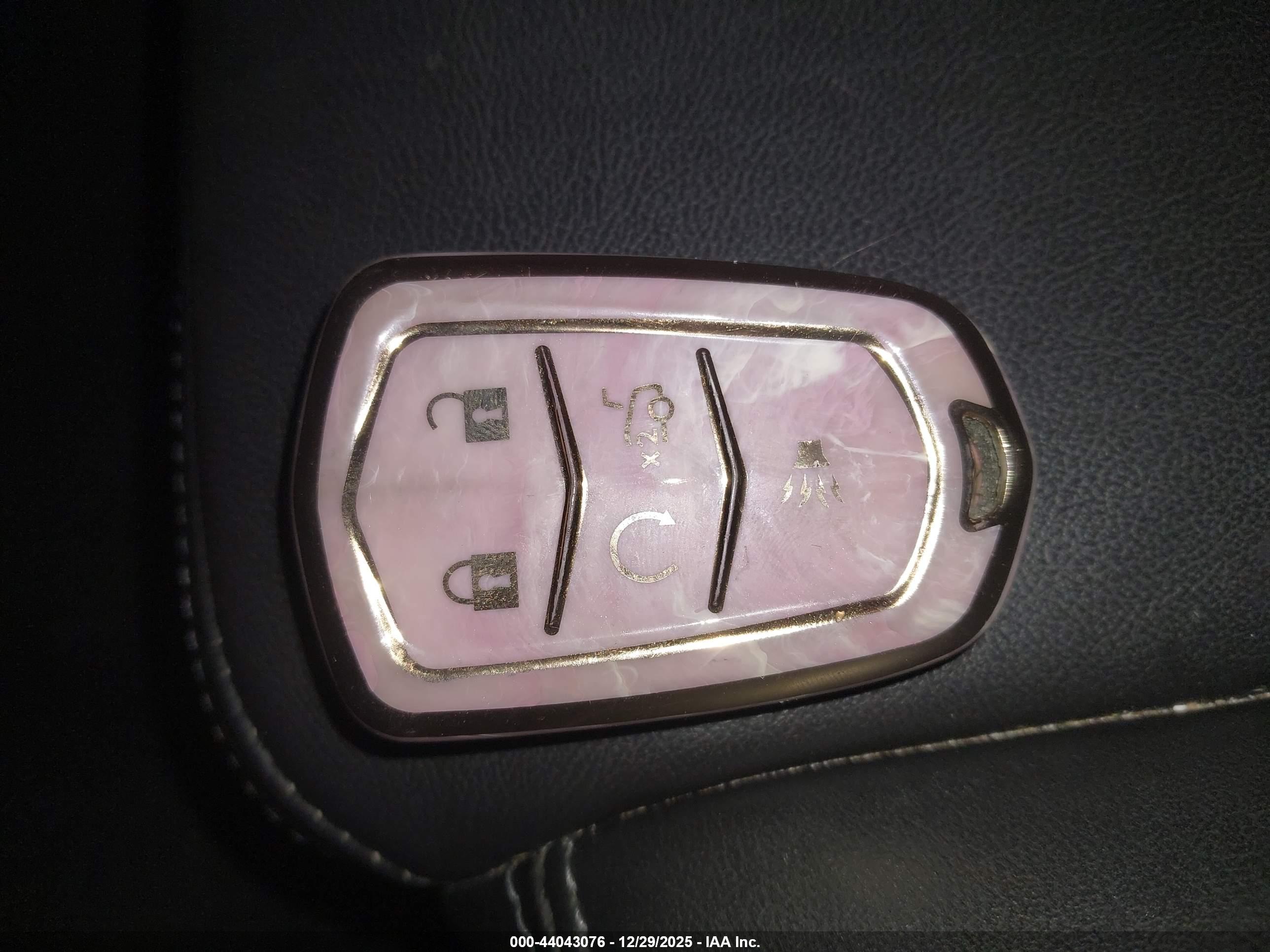 CADILLAC CTS image 11