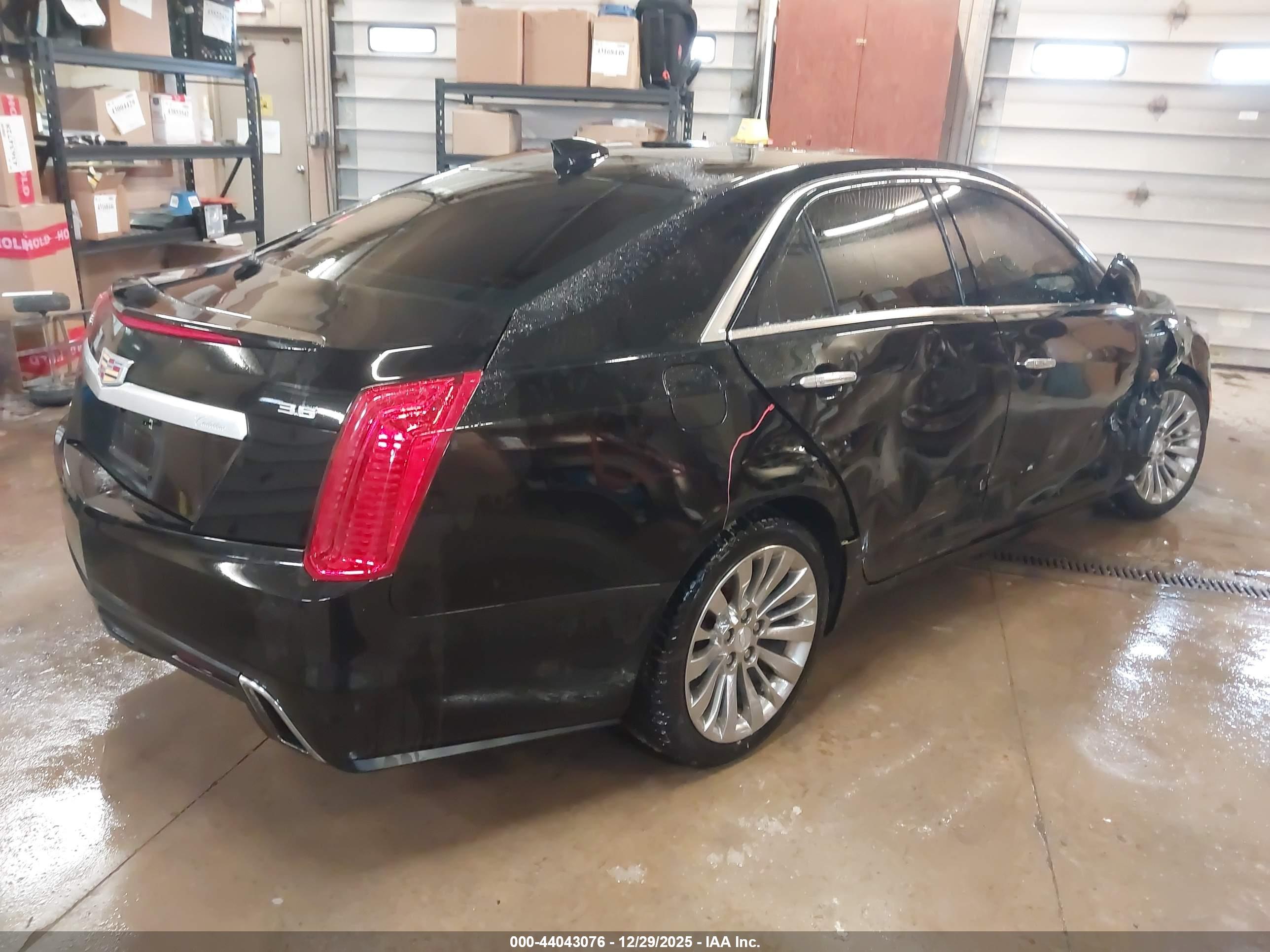 CADILLAC CTS image 4