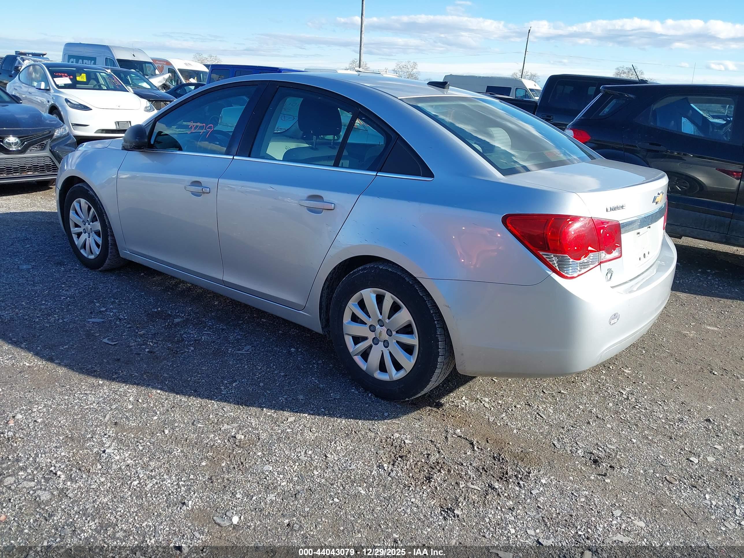 CHEVROLET CRUZE image 3