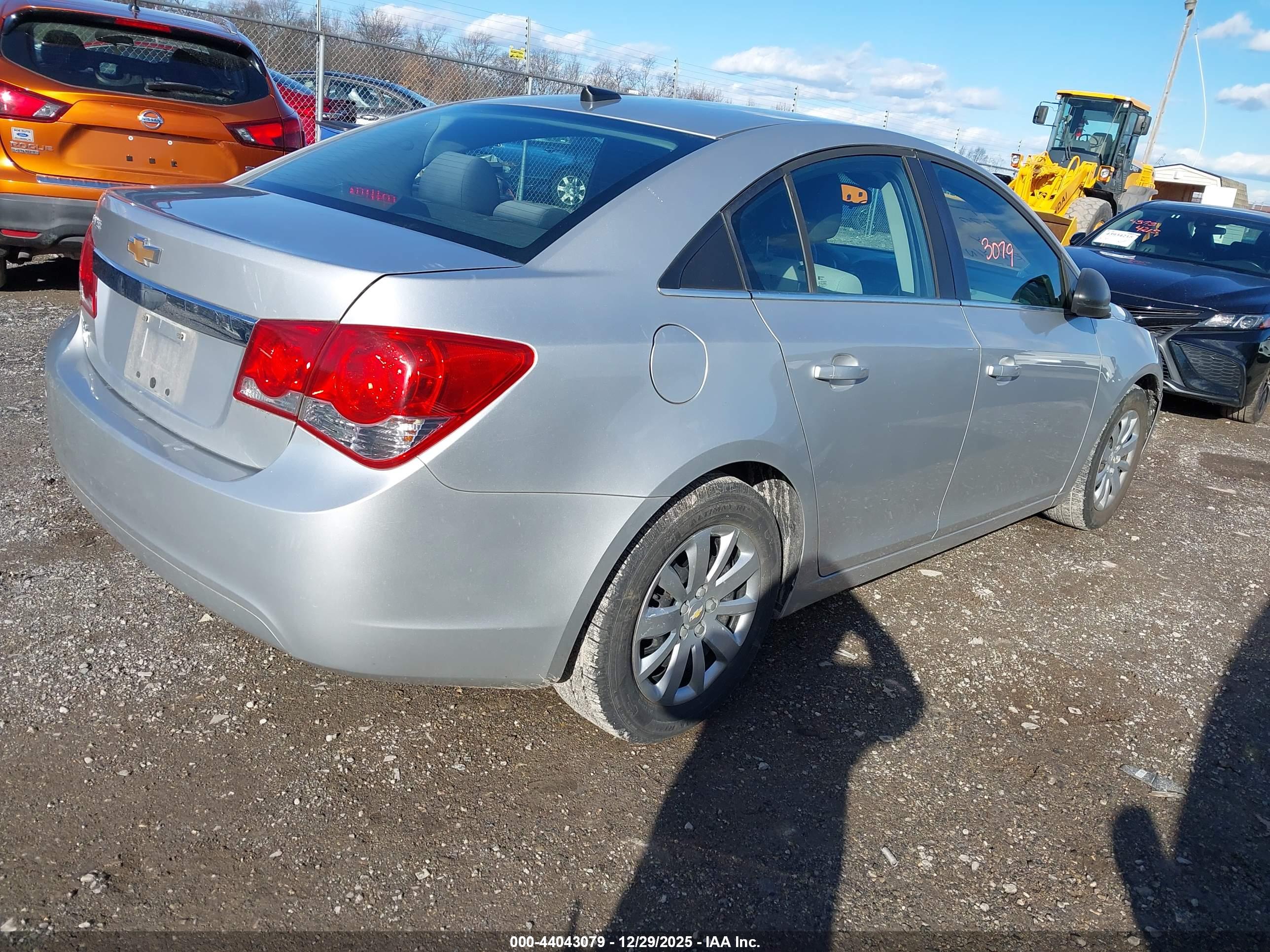 CHEVROLET CRUZE image 4