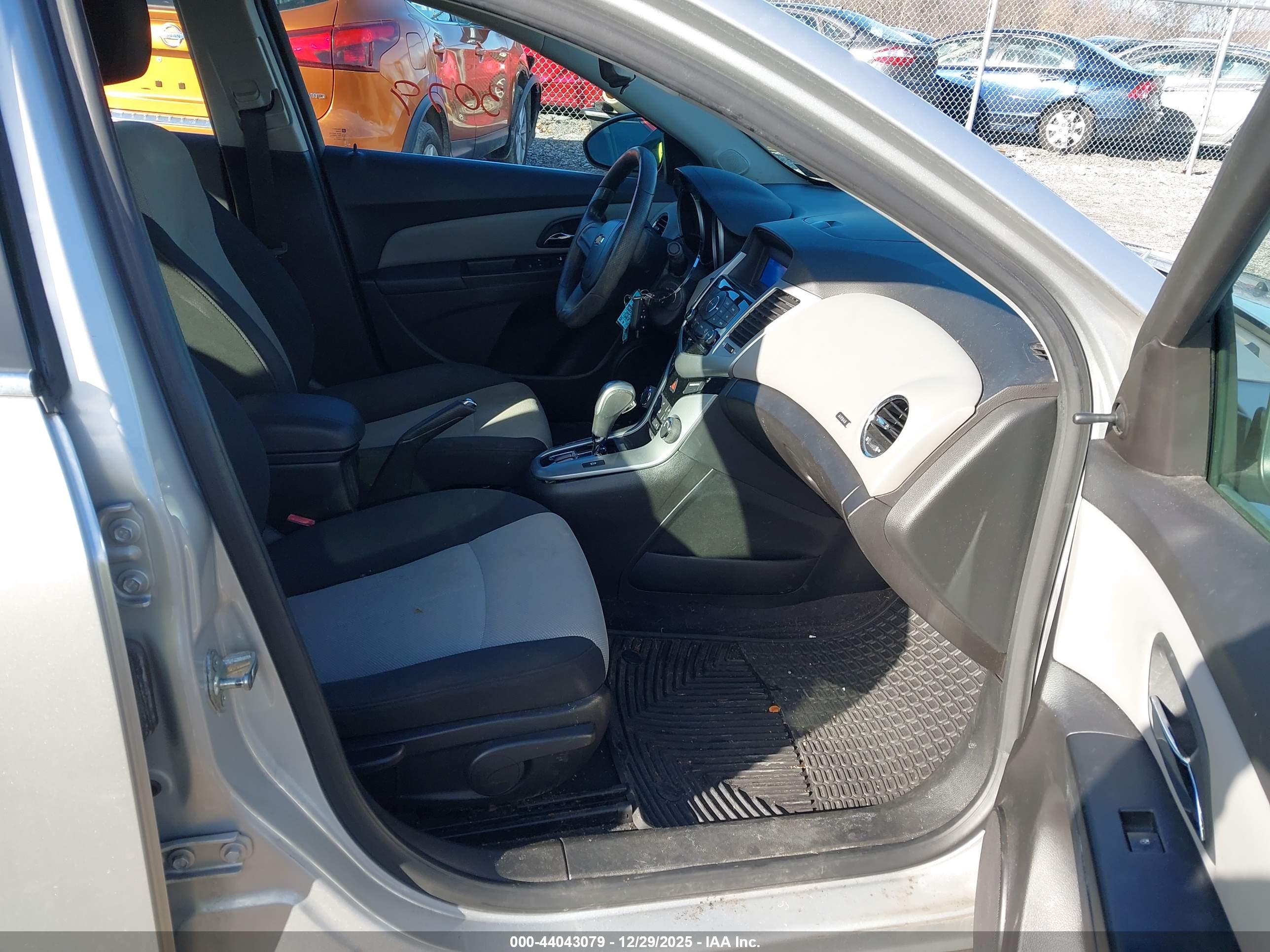 CHEVROLET CRUZE image 5