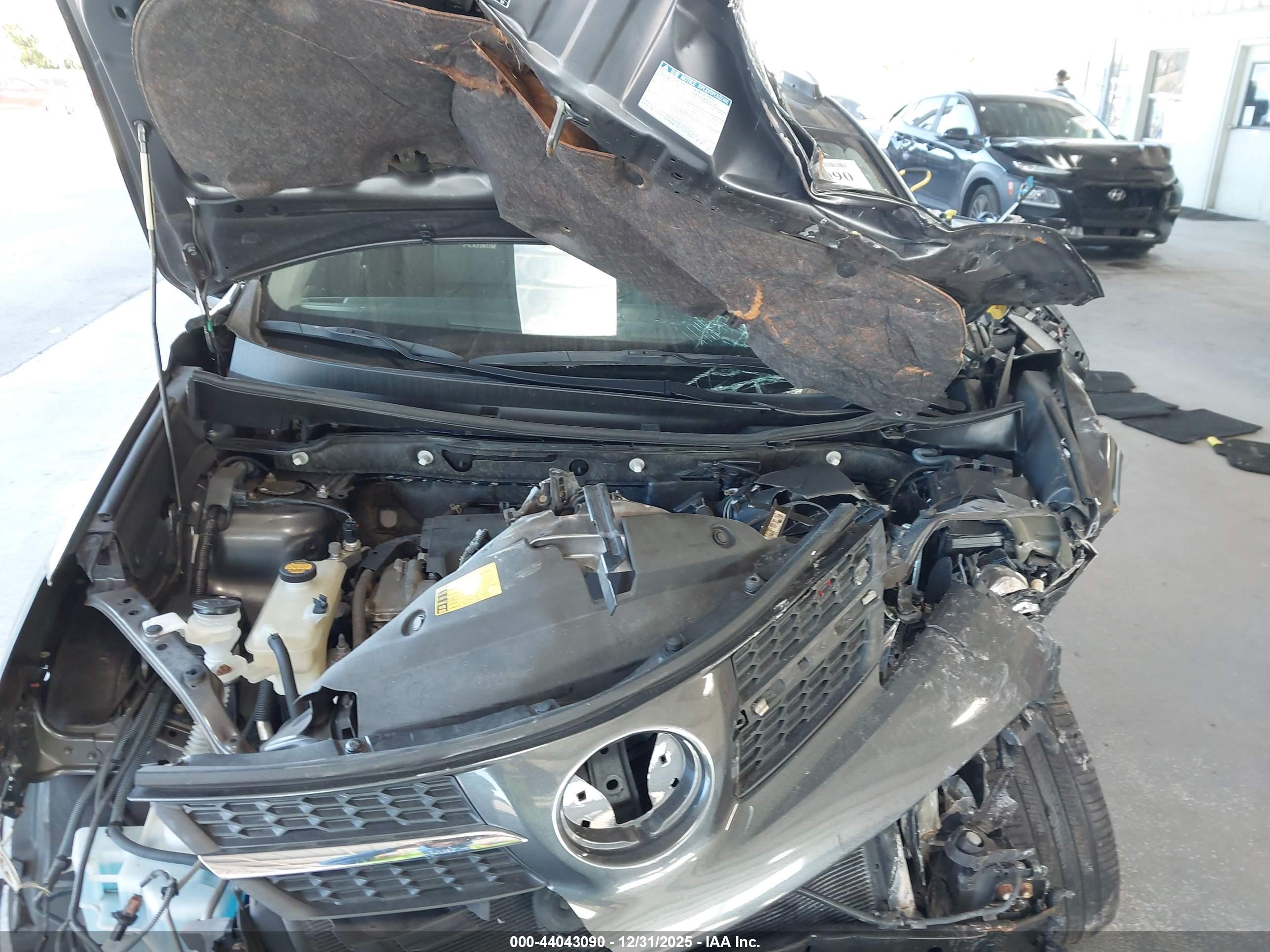 TOYOTA RAV4 image 10