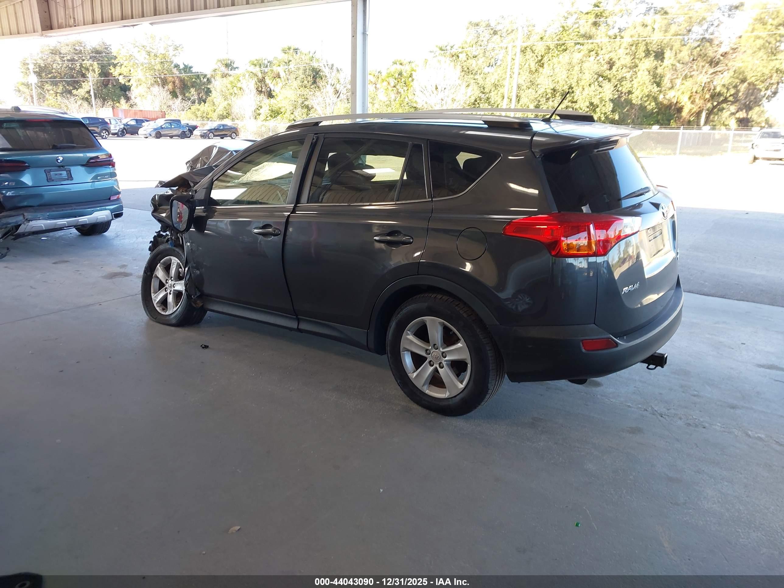 TOYOTA RAV4 image 3
