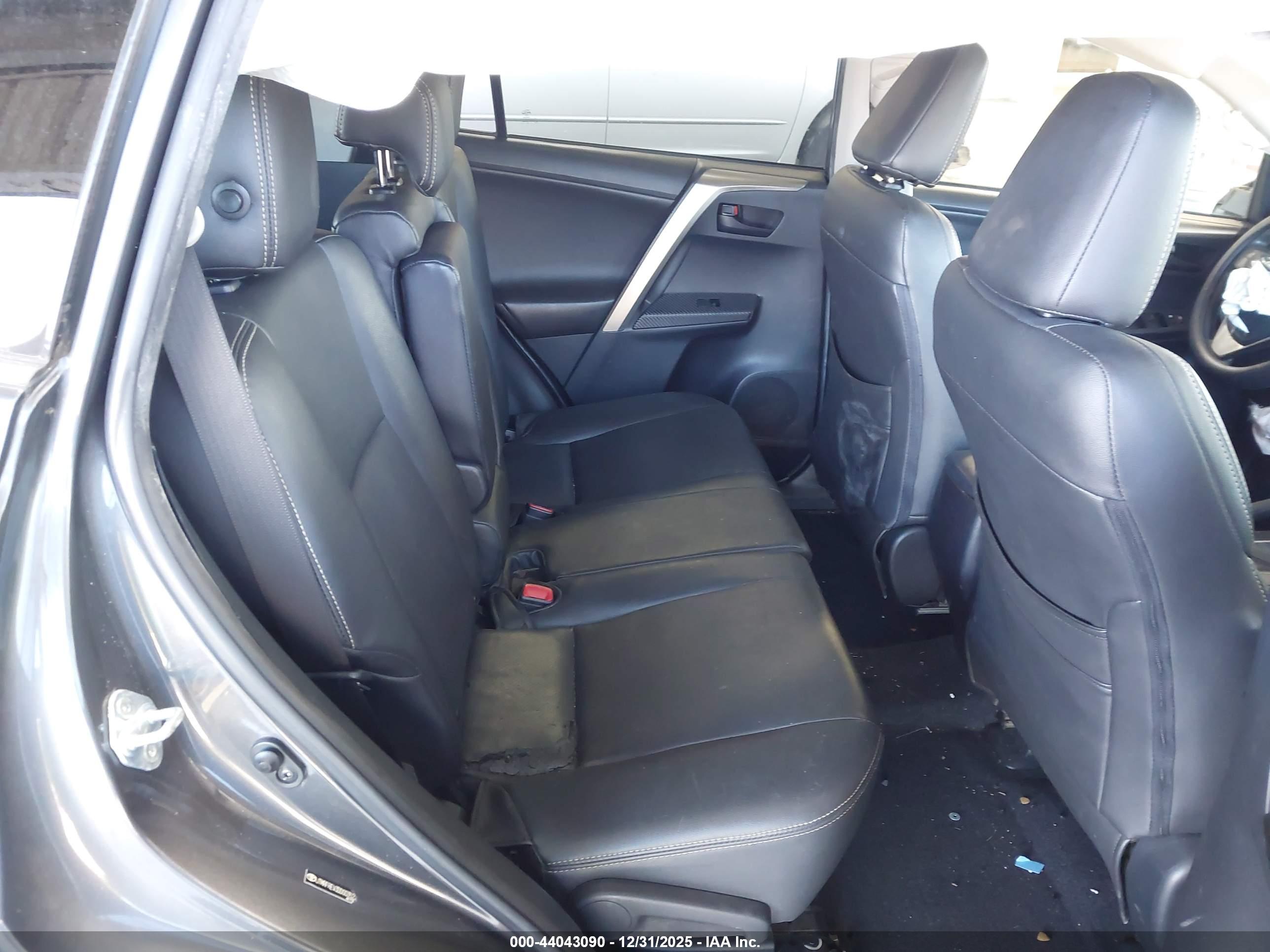 TOYOTA RAV4 image 8