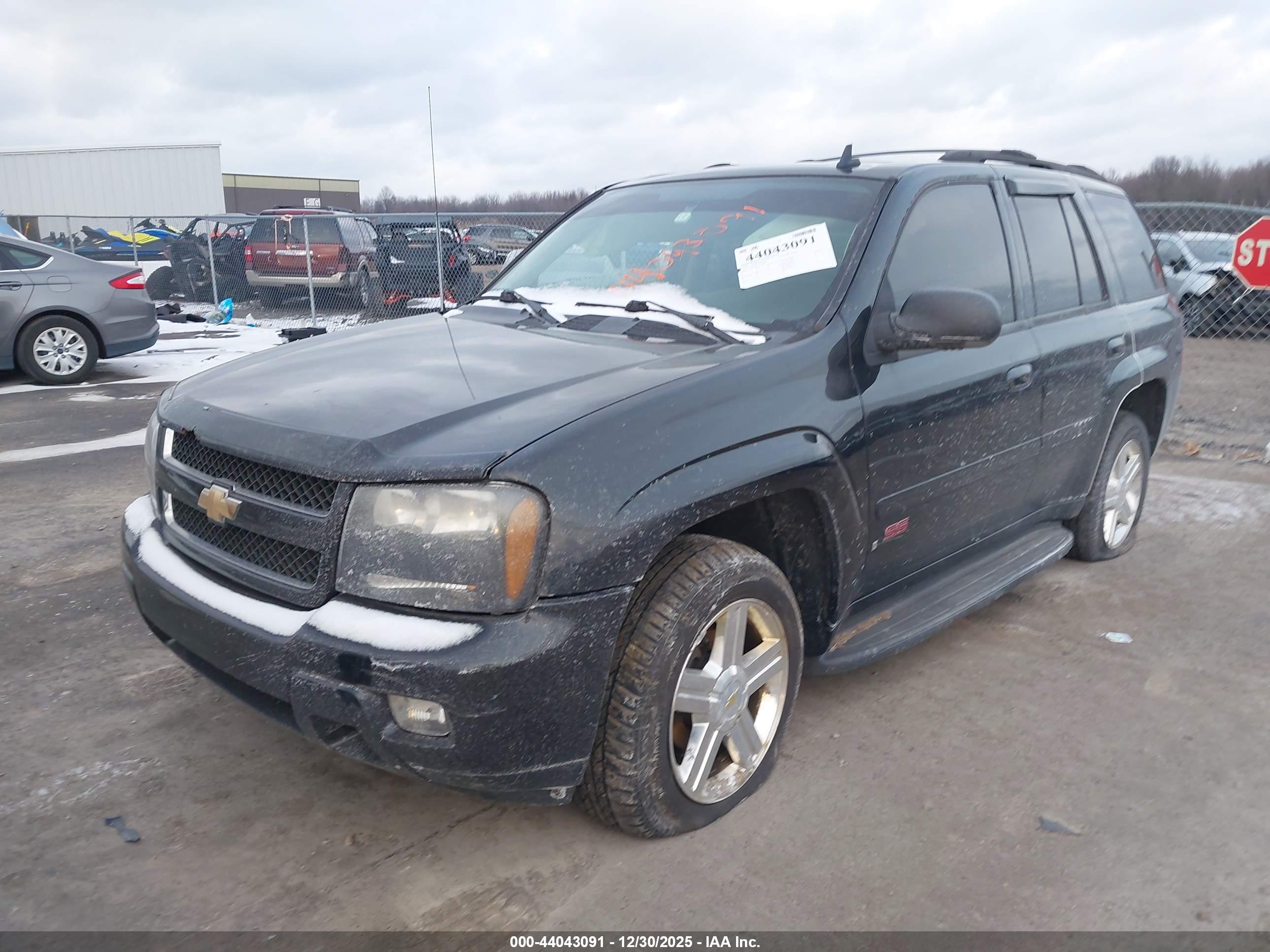 CHEVROLET TRAILBLAZER image 2