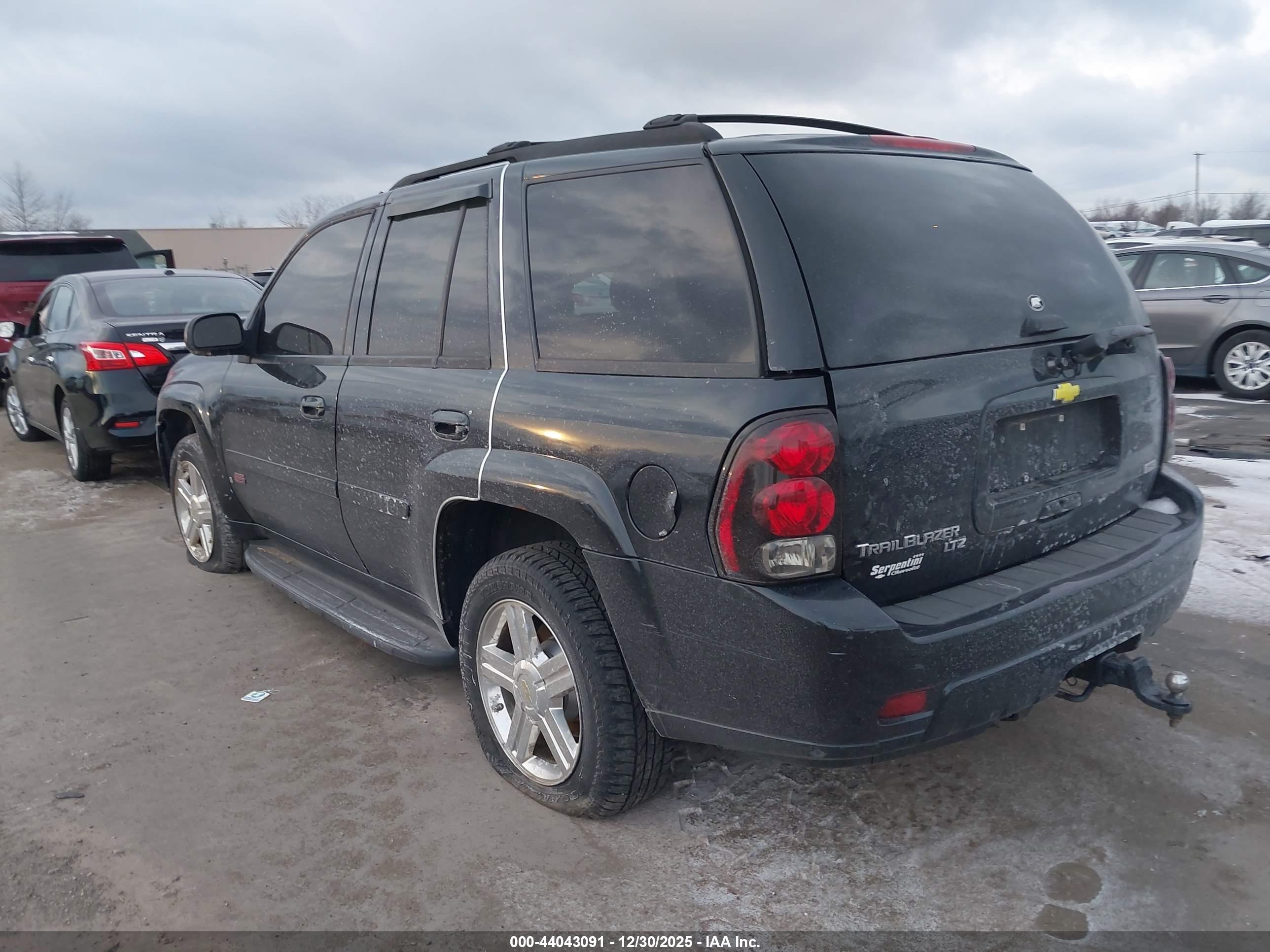CHEVROLET TRAILBLAZER image 3