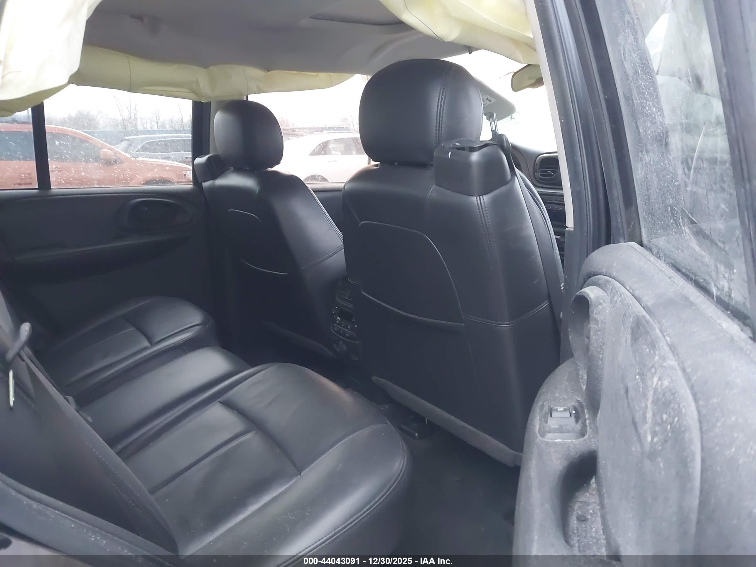 CHEVROLET TRAILBLAZER image 8