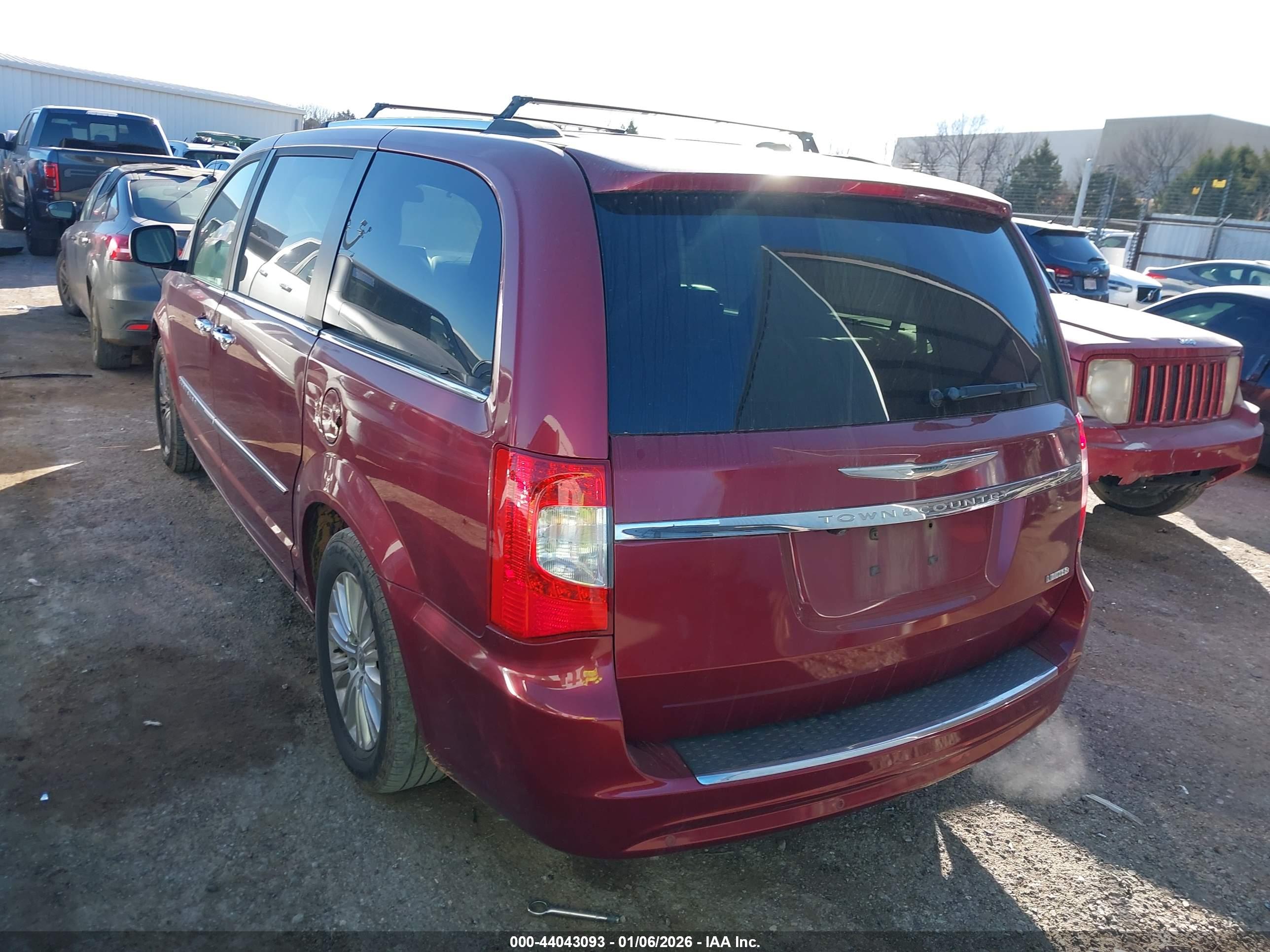 CHRYSLER TOWN image 3