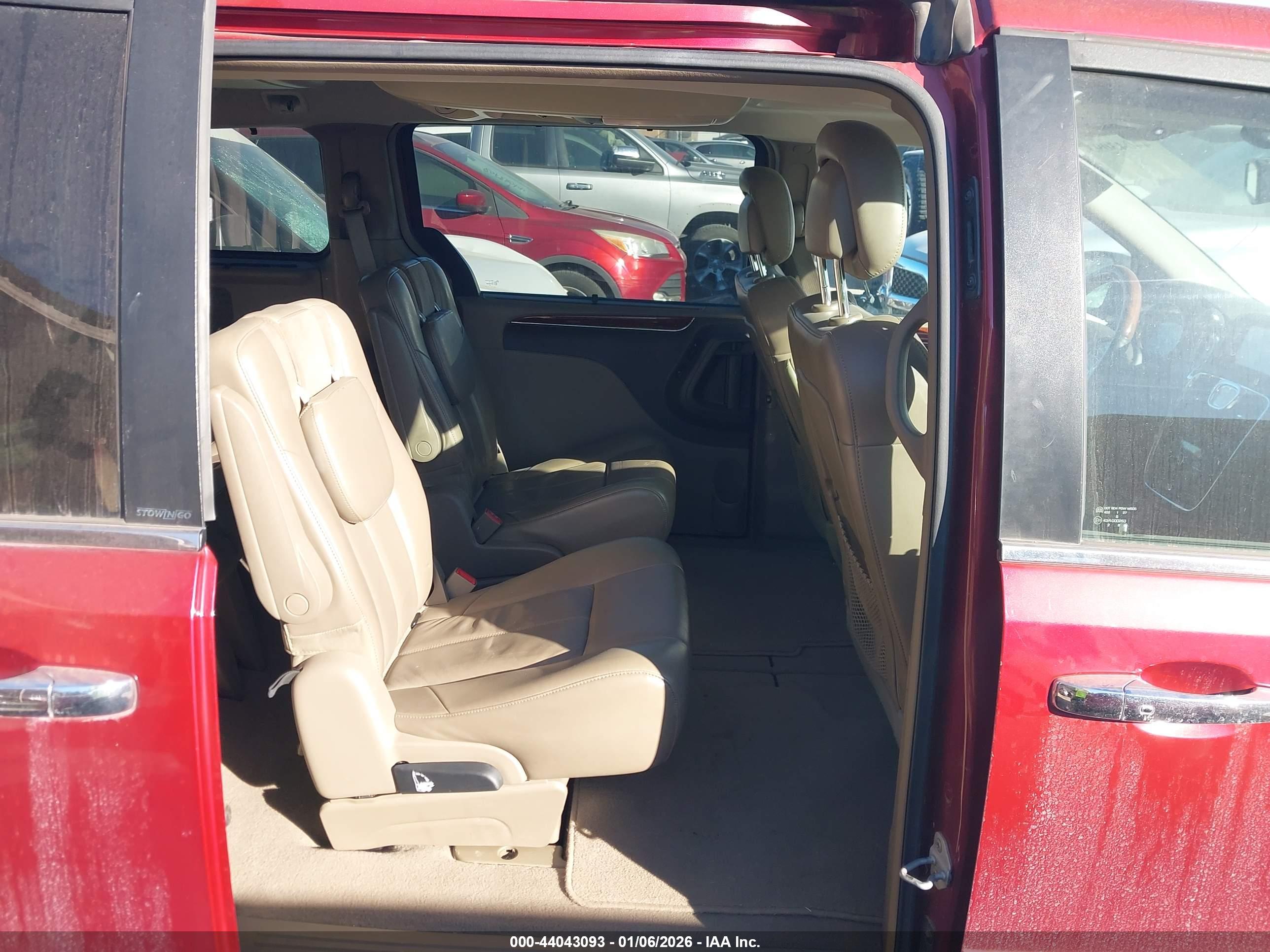 CHRYSLER TOWN image 8