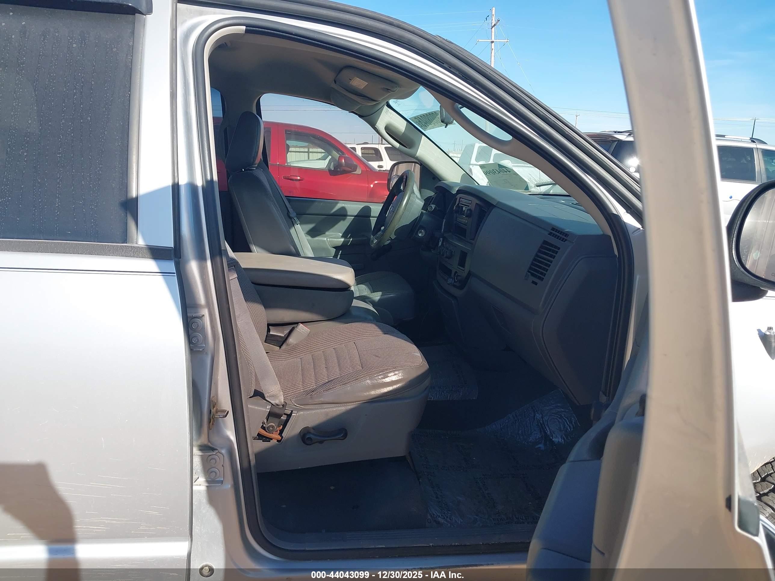 DODGE RAM image 5